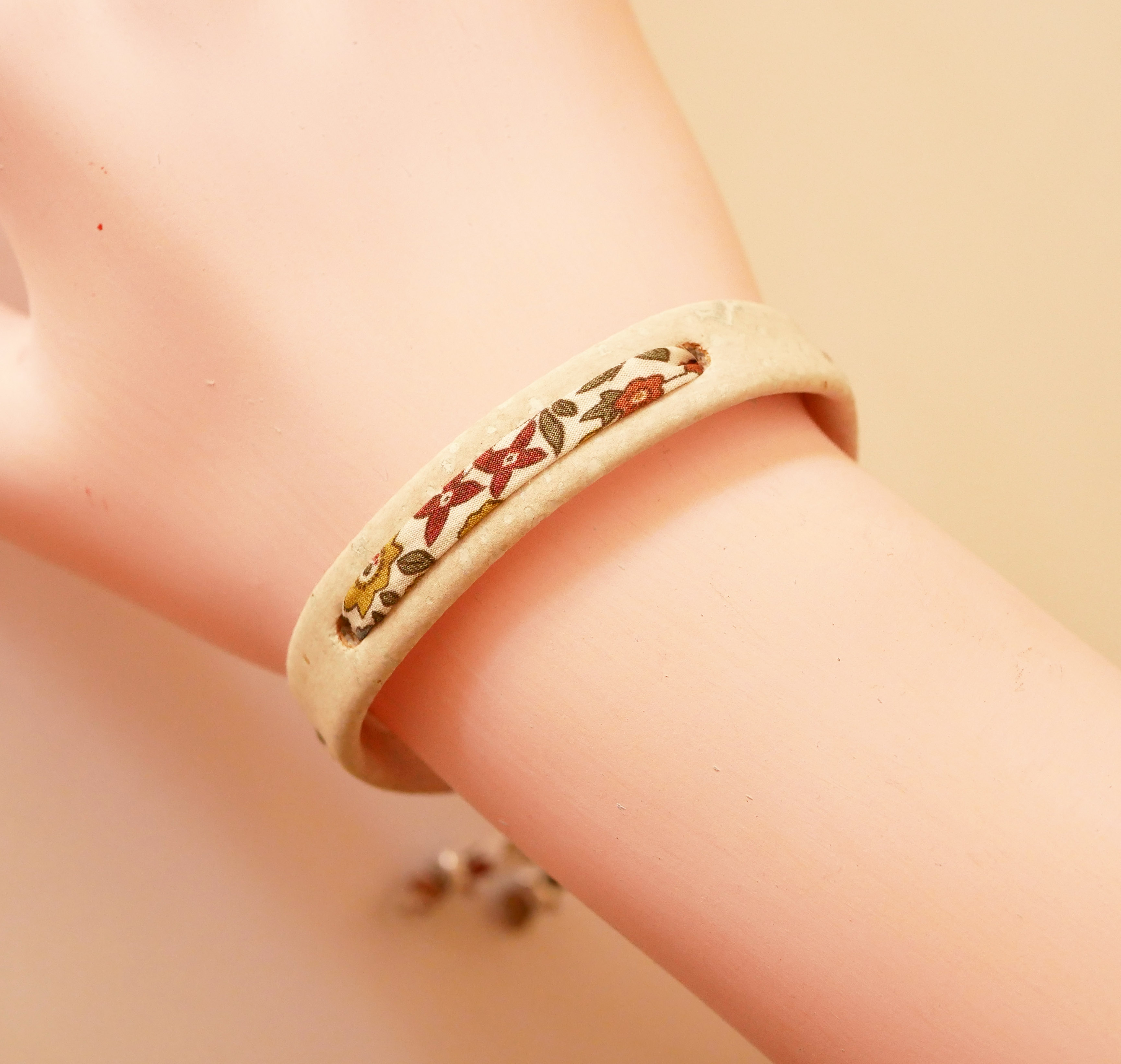Bracelet Florâme végétal au ruban liberty Ava sur liège blanc