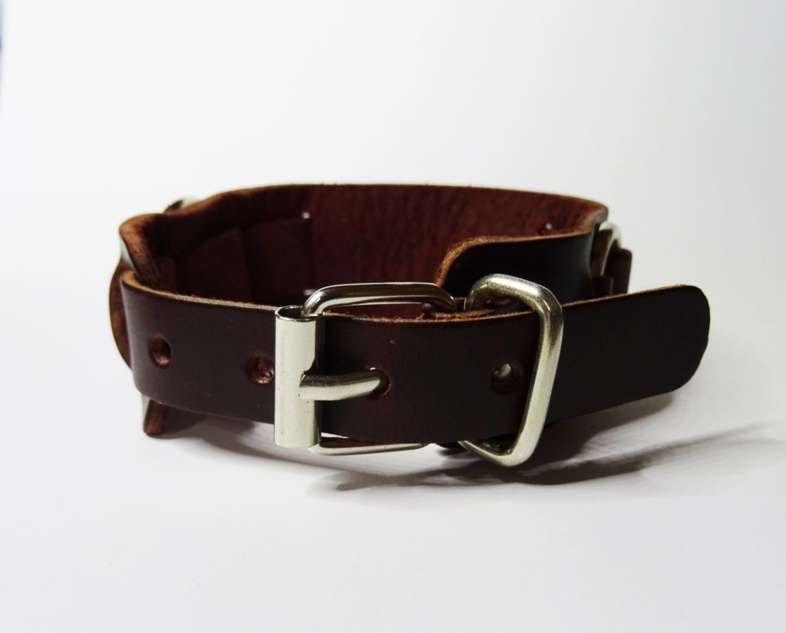 Bracelet homme en cuir marron gravé 