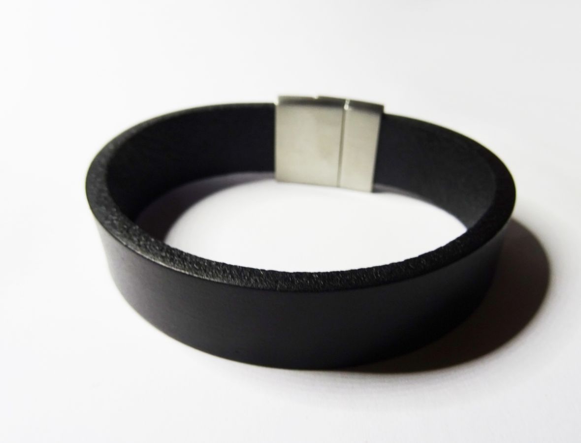 Bracelet Homme en cuir noir magnétique à graver