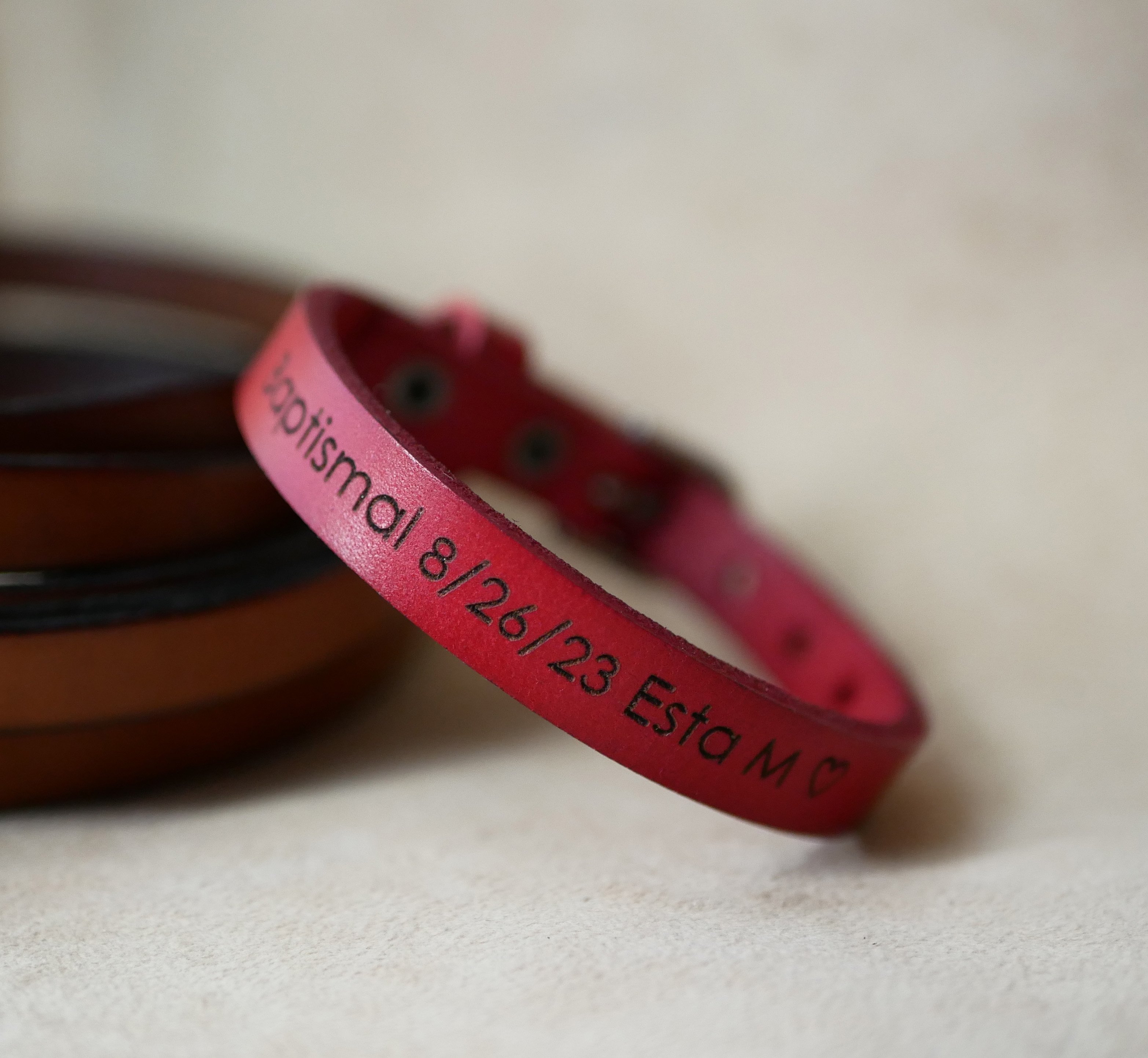 Bracelet Homme en cuir rouge à personnaliser par gravure