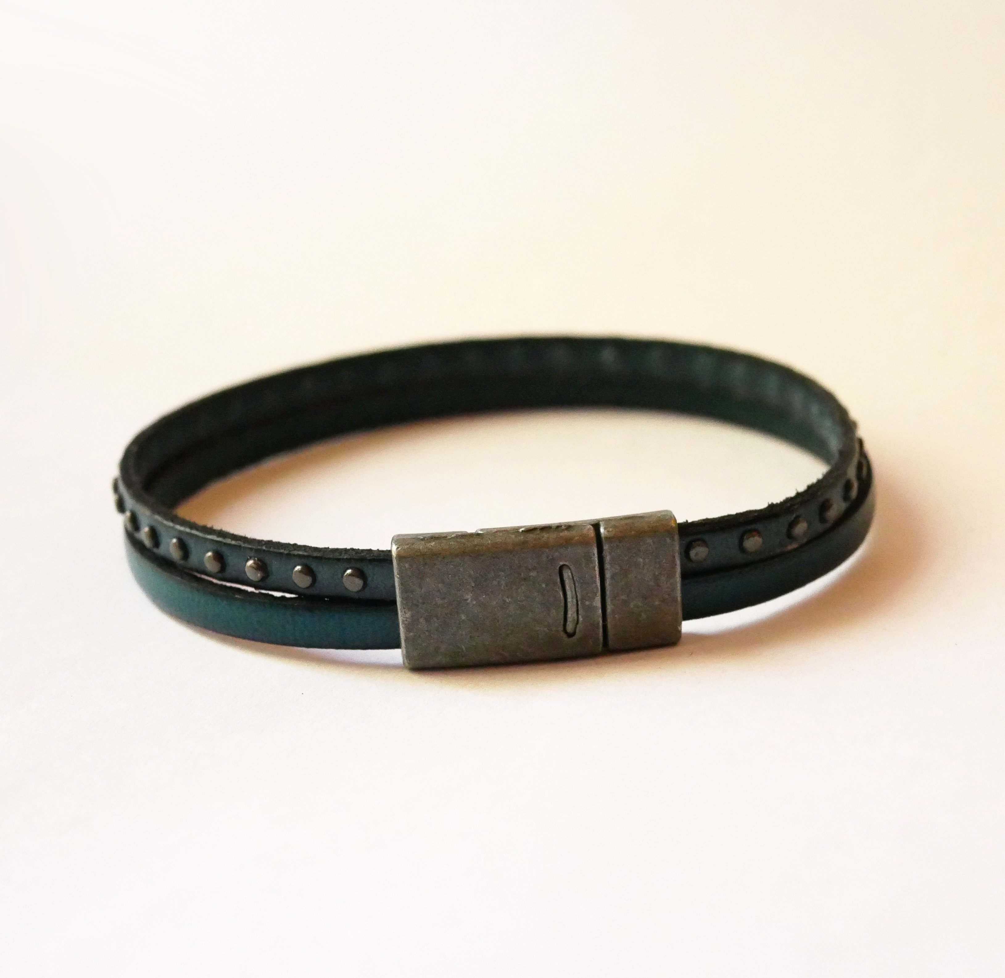 Bracelet homme en duo de cuir bleu &agrave; clous