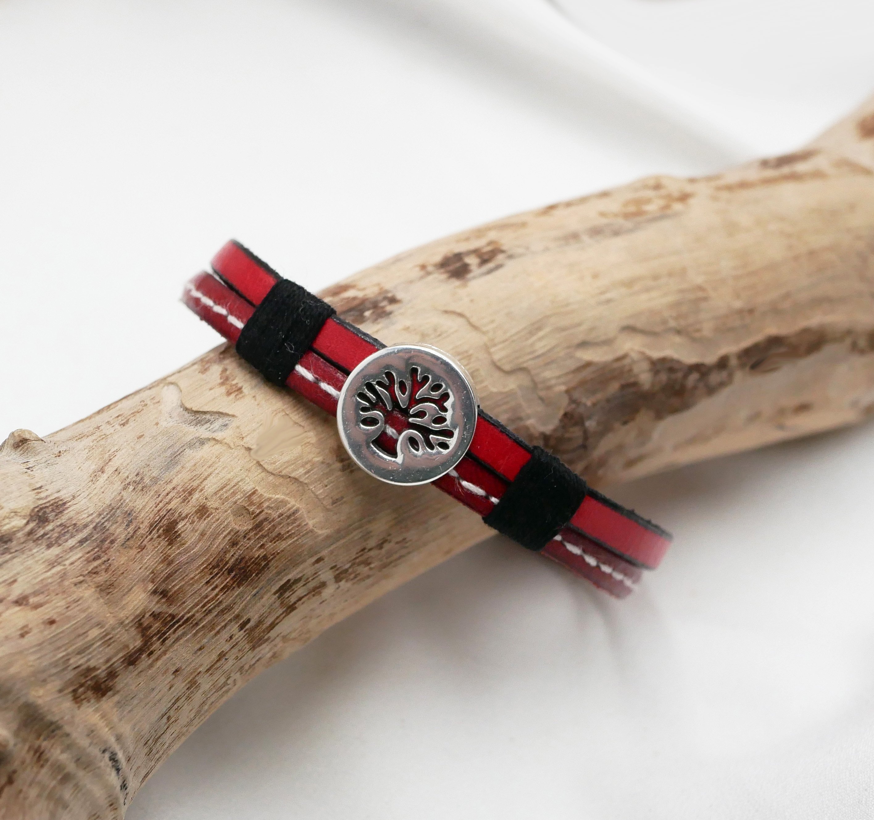 Bracelet homme en duo de cuir rouge surpiqûres Arbre de vie personnalisable 