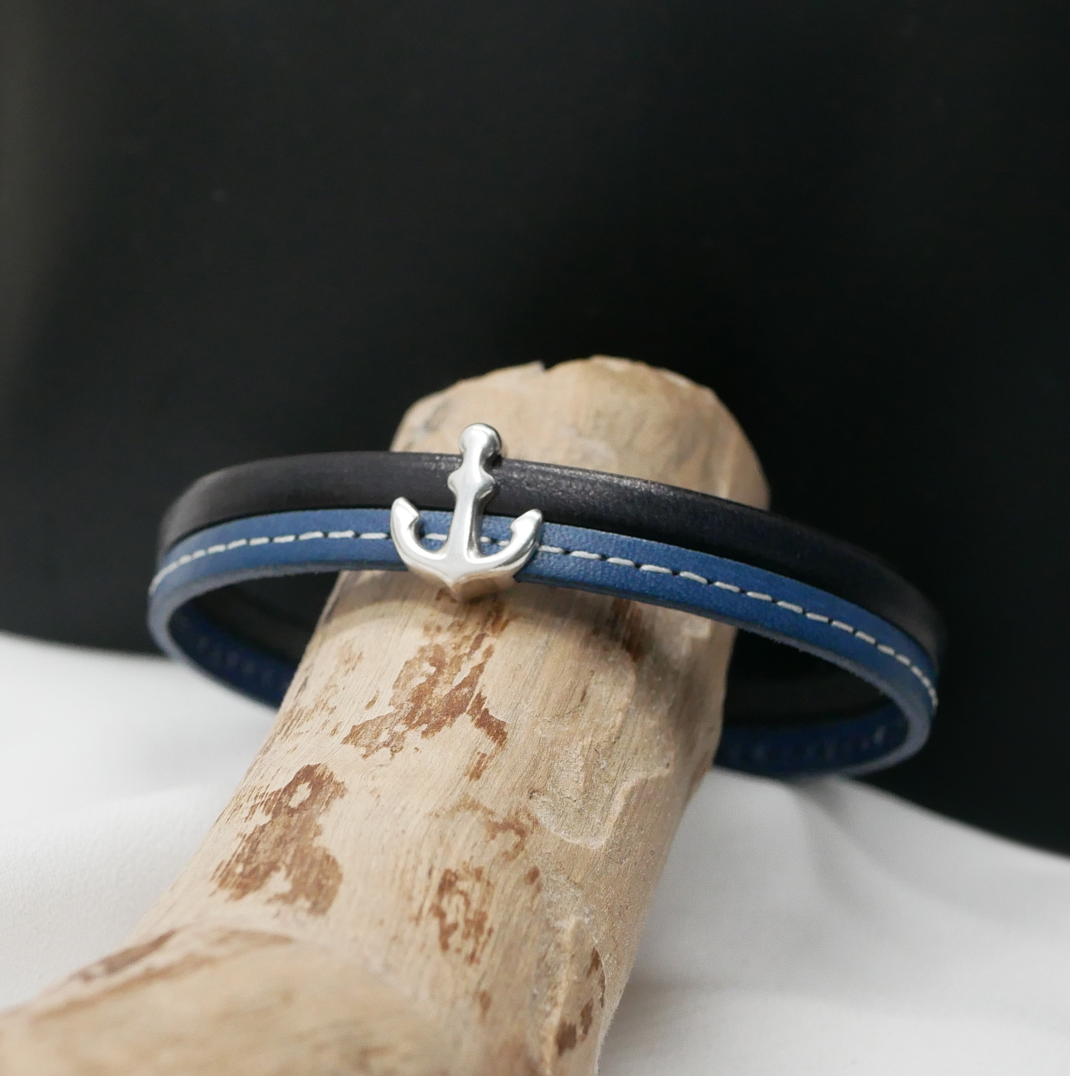 Bracelet homme en duo de cuir bleu surpiqué  Ancre marine personnalisable 