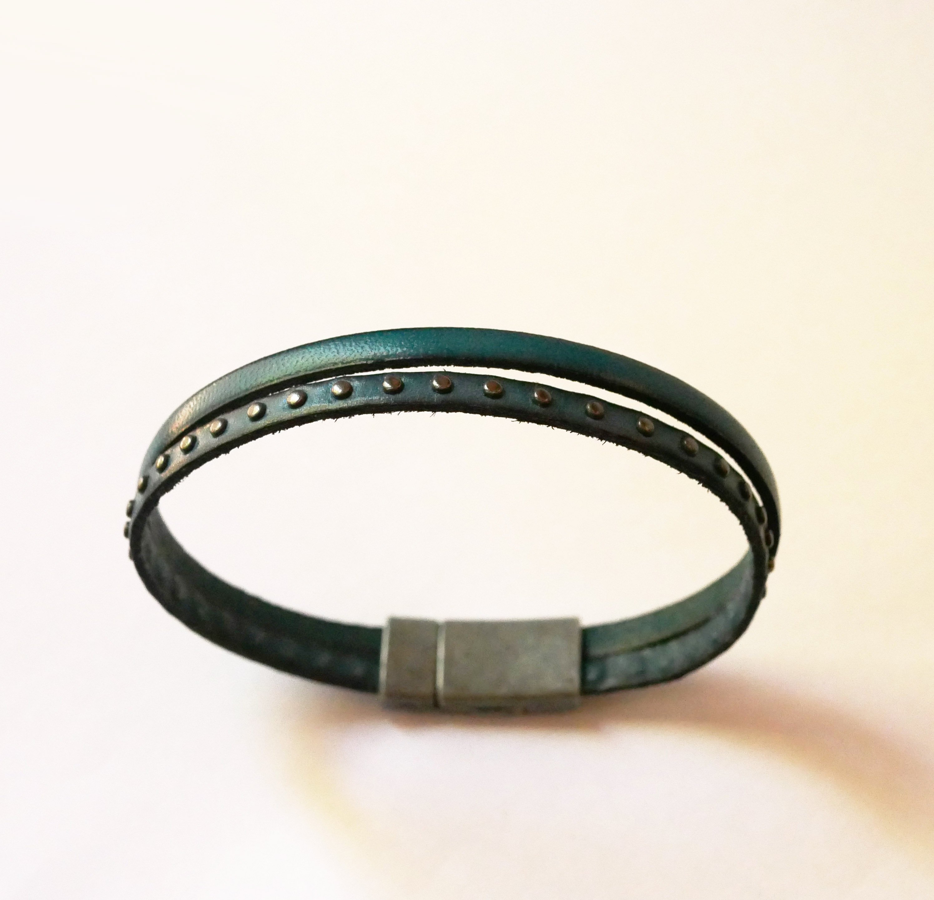 Bracelet homme en duo de cuir bleu &agrave; clous