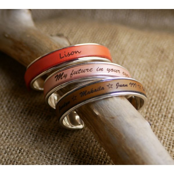 Bracelet jonc en cuir personnalisé par gravure
