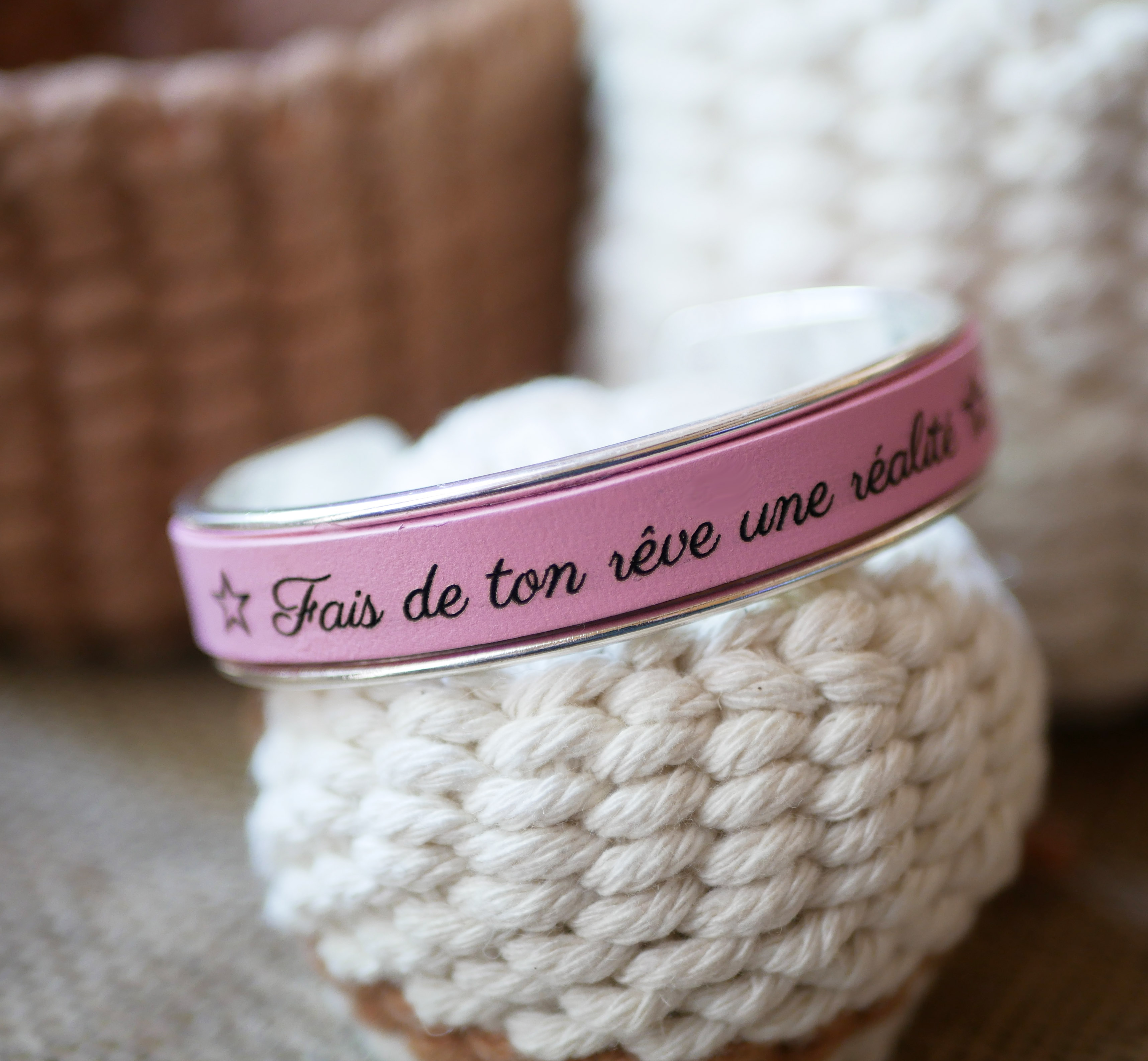 Bracelet jonc en cuir personnalisé par gravure