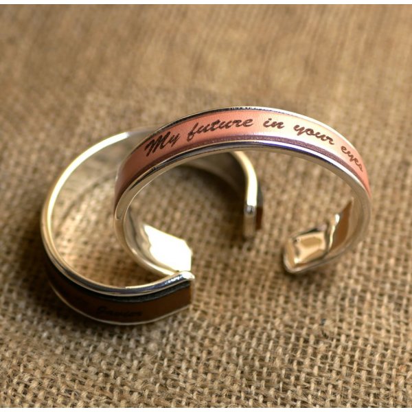 Bracelet jonc en cuir personnalisé par gravure