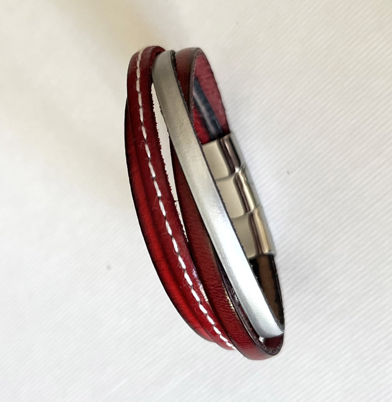 Bracelet manchette ajustable multi cuirs Rouges pour homme 