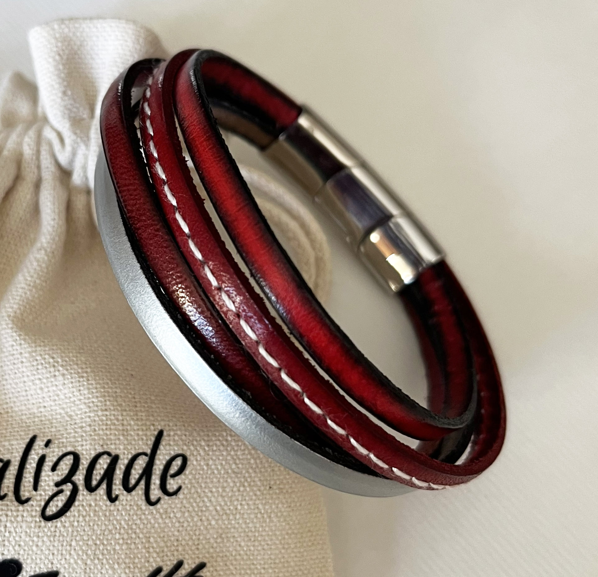 Bracelet manchette ajustable multi cuirs Rouges pour homme 