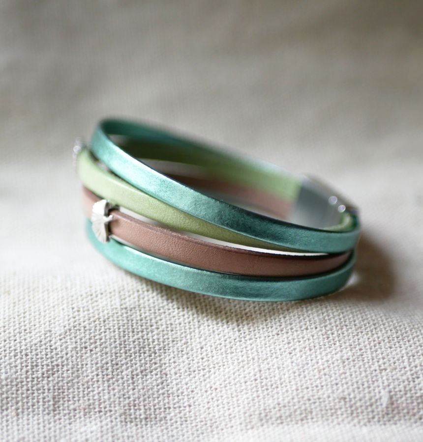 Bracelet manchette en cuir décor Ginkgo à personnaliser 