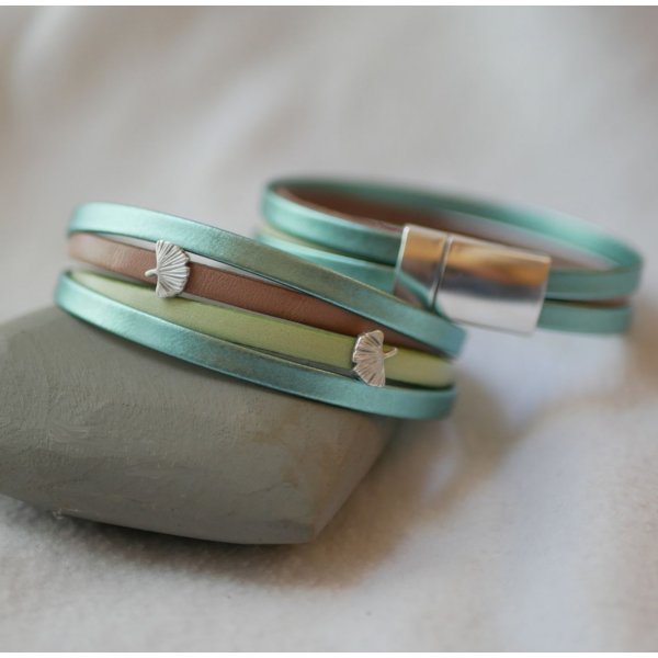 Bracelet manchette en cuir d&eacute;cor Ginkgo &agrave; personnaliser 