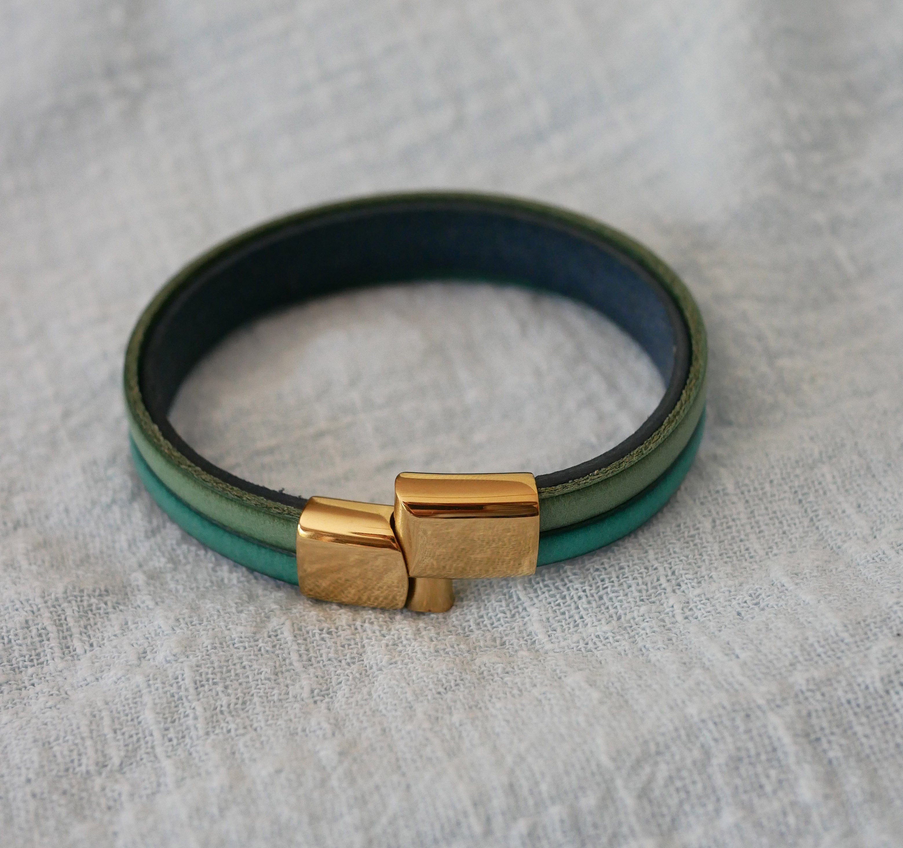 Bracelet manchette cuir femme bicolore avec message gravé caché