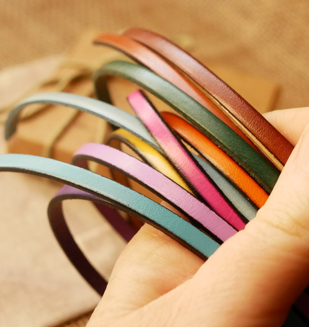 Bracelet manchette aux 4 cuirs au choix