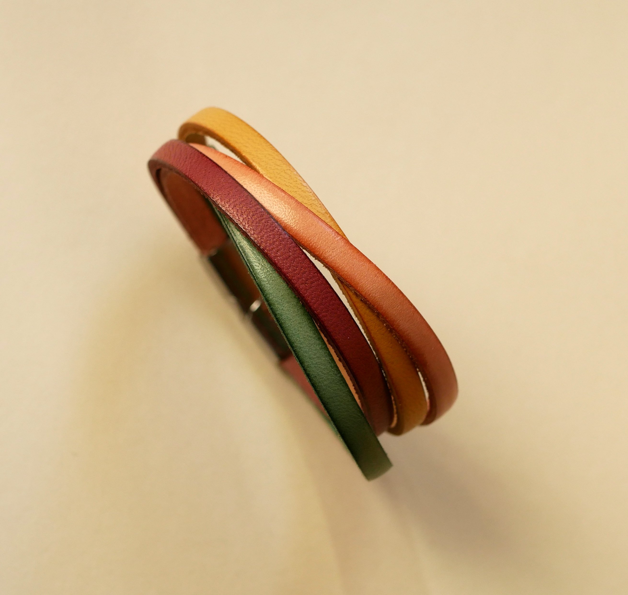 Bracelet manchette aux 4 cuirs au choix