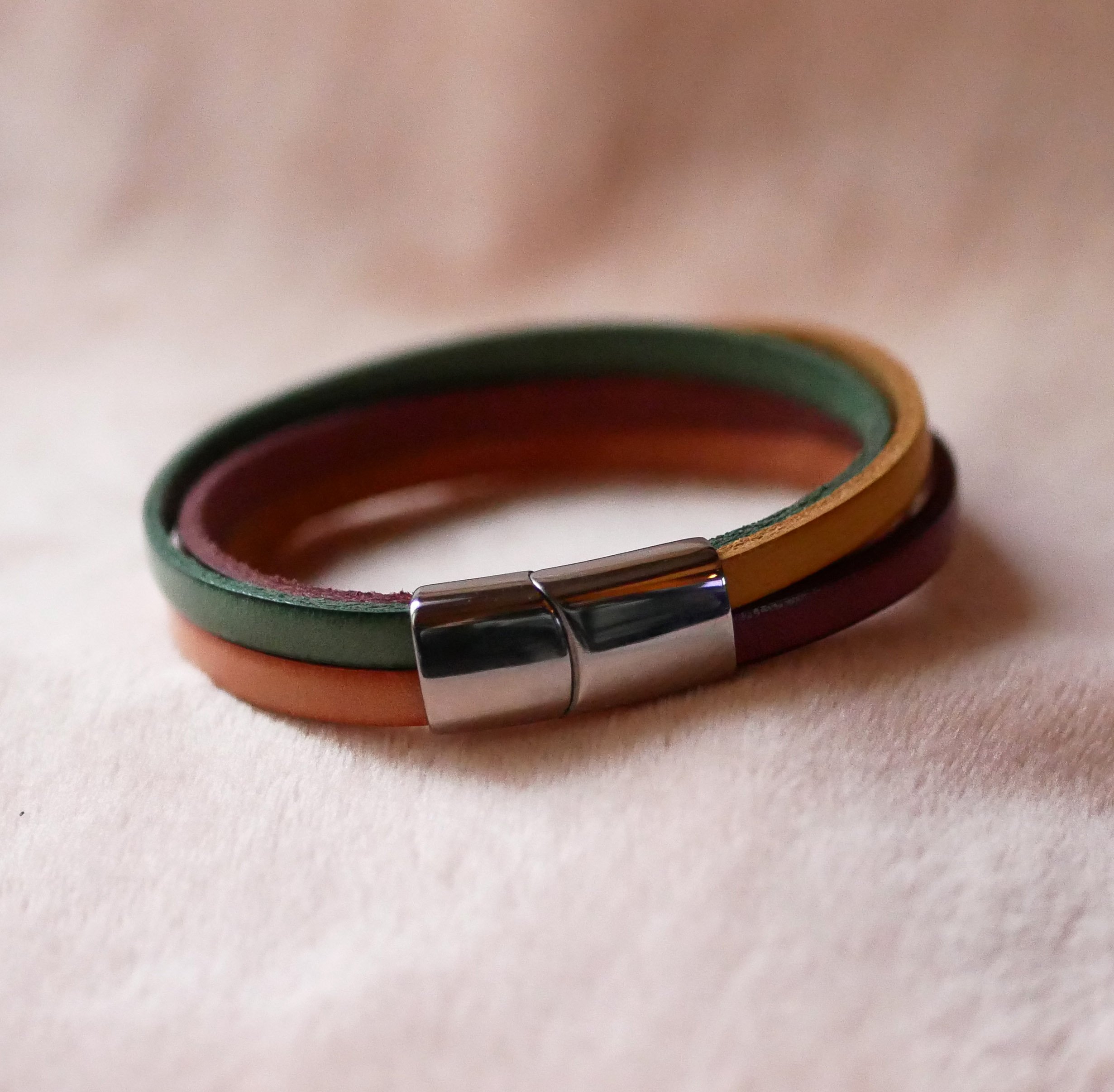 Bracelet manchette aux 4 cuirs au choix