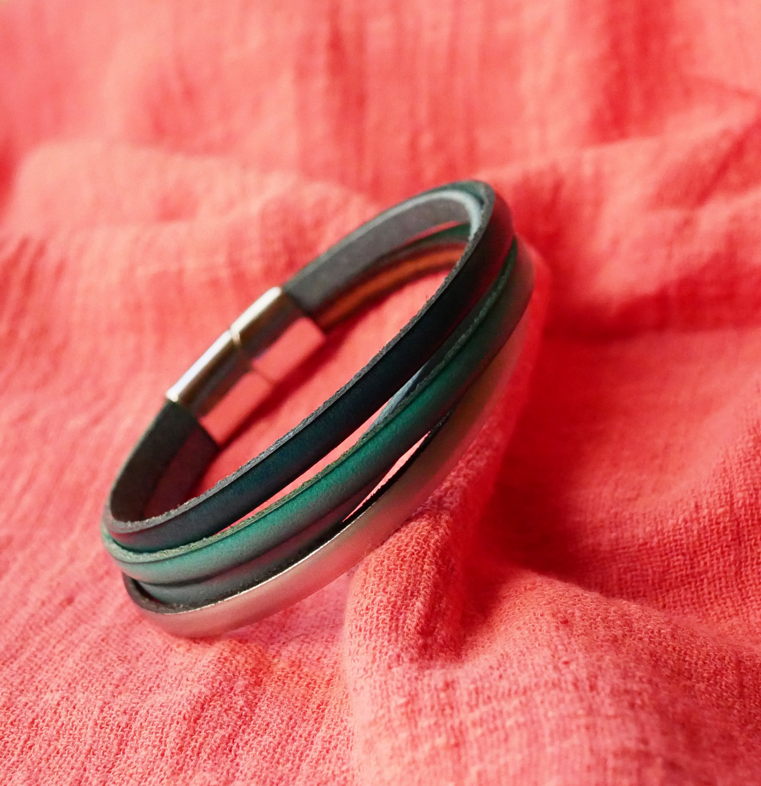 Bracelet manchette aux 4 cuirs au choix