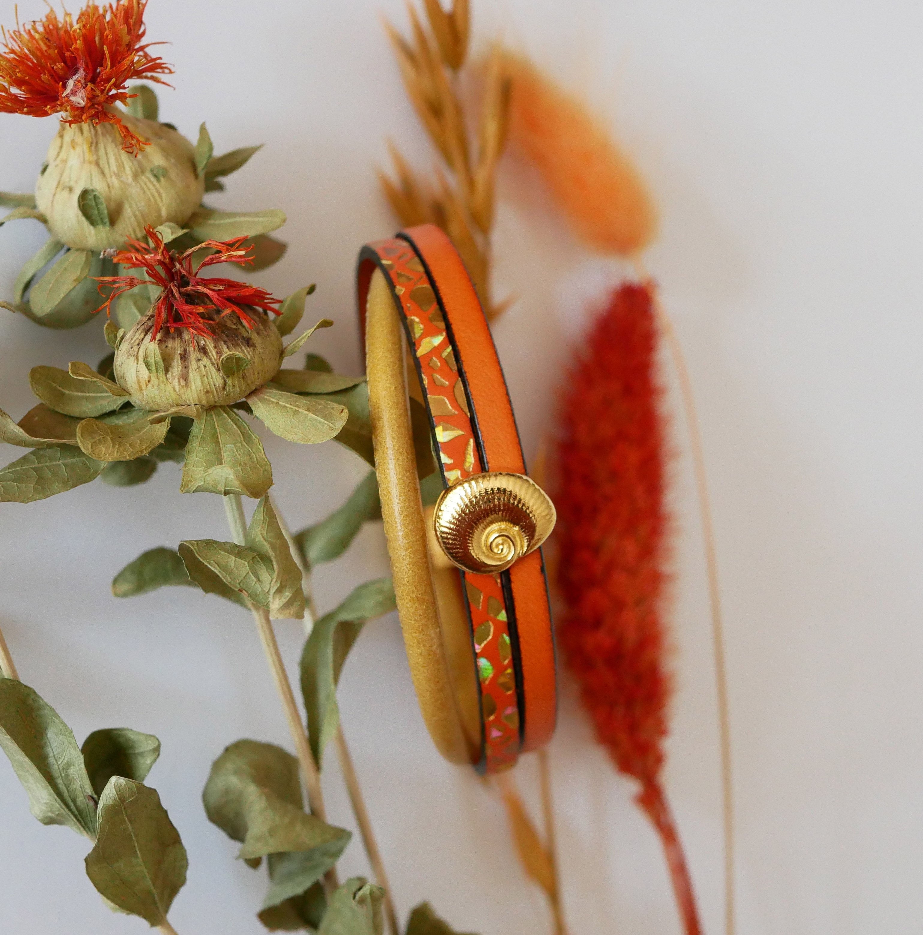 Bracelet manchette femme doré Coquillage doré et orange
