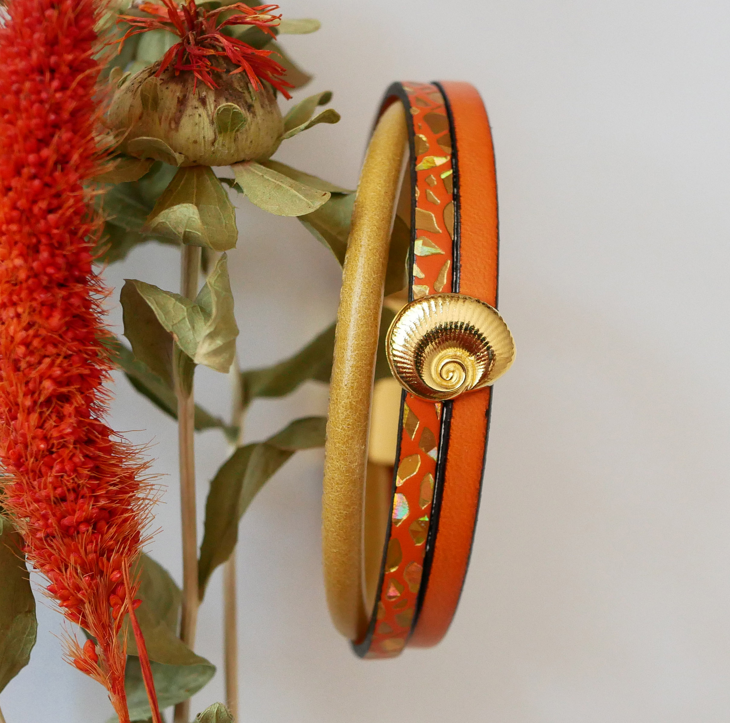 Bracelet manchette femme doré Coquillage doré et orange