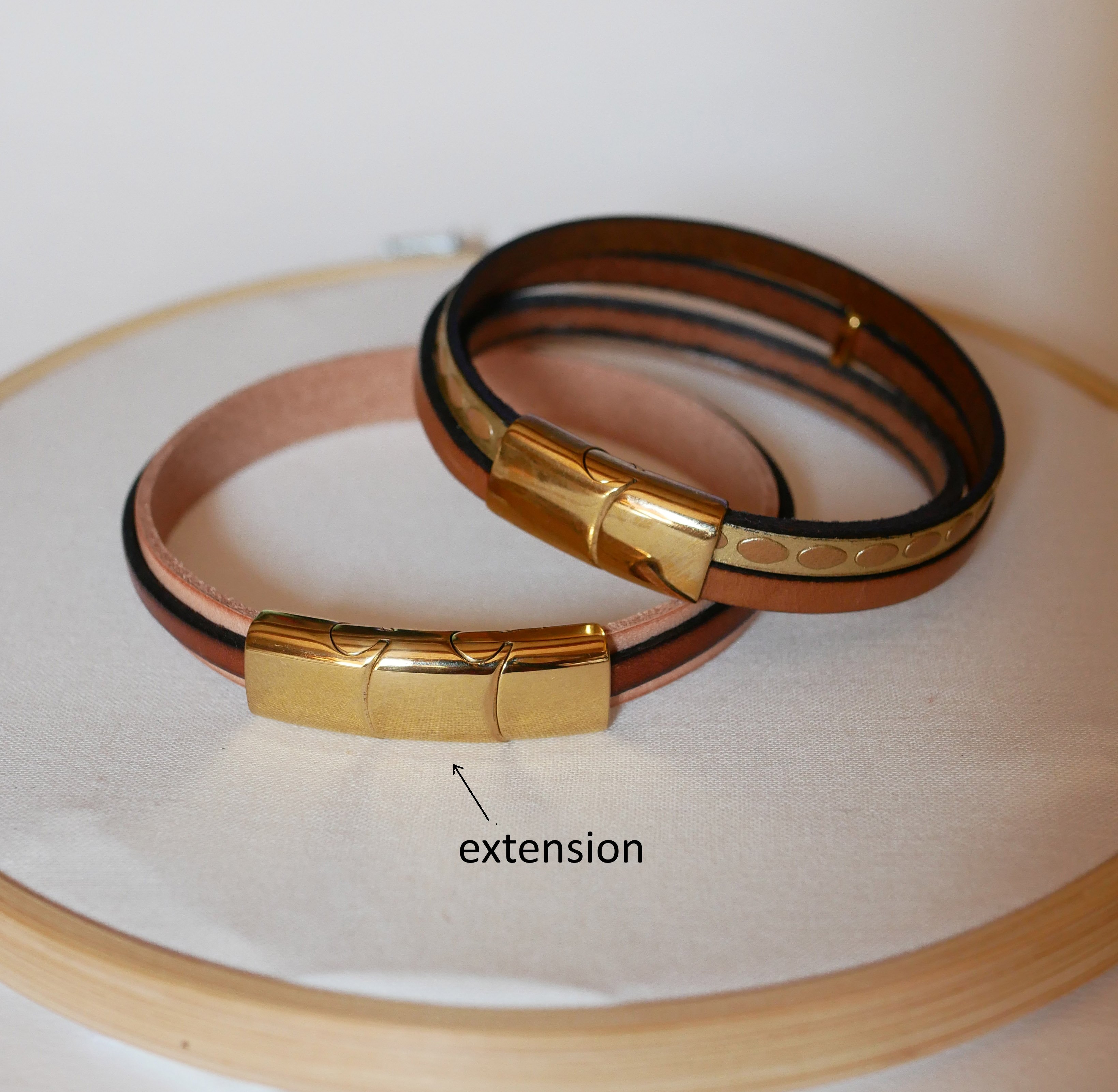 Bracelet manchette femme dor&eacute; Coquillage dor&eacute; et orange