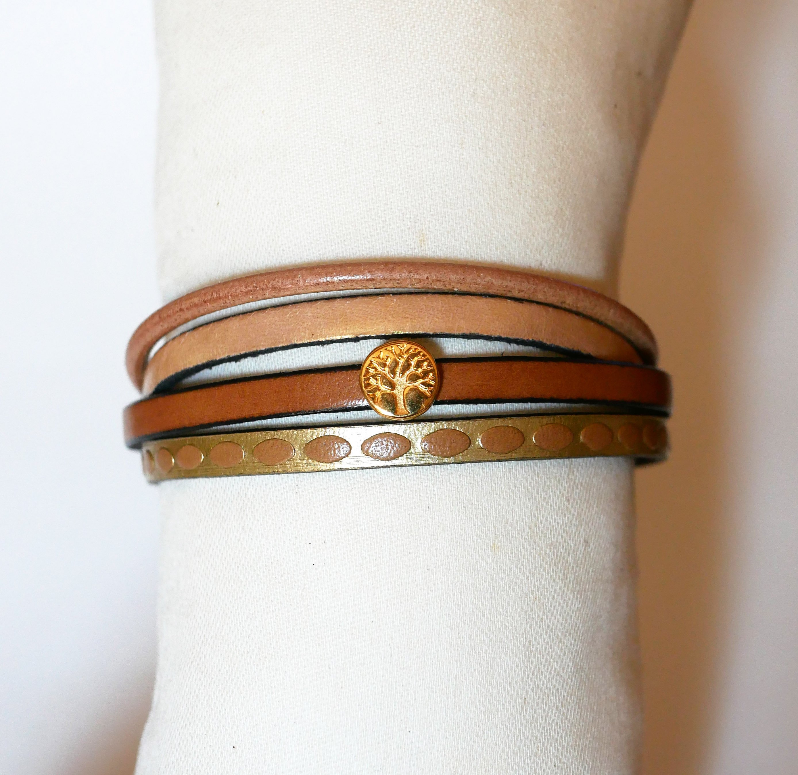 Bracelet manchette femme doré mini cabochon Arbre de vie