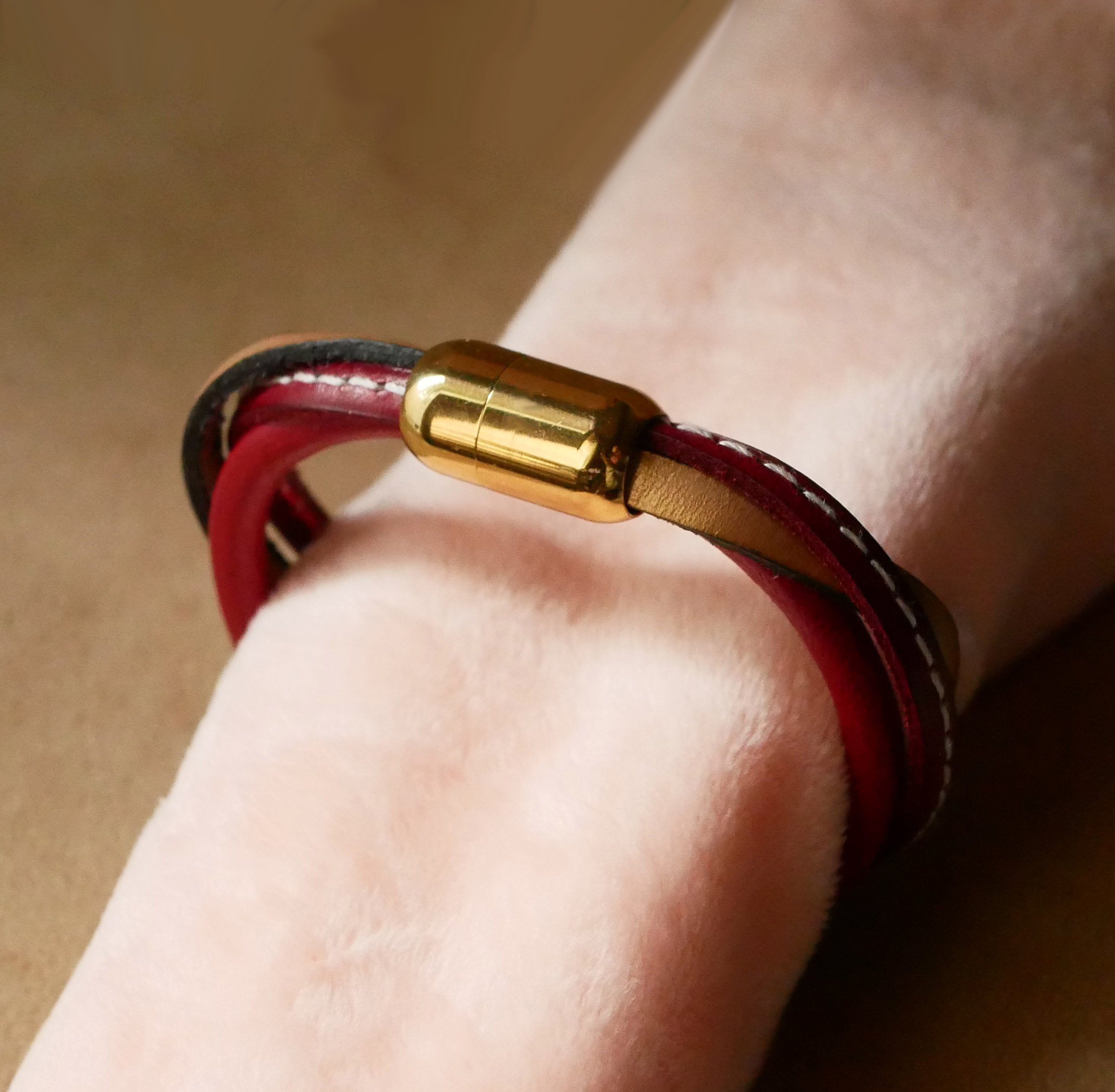 Bracelet manchette femme multi cuirs Rouge et Dor&eacute;