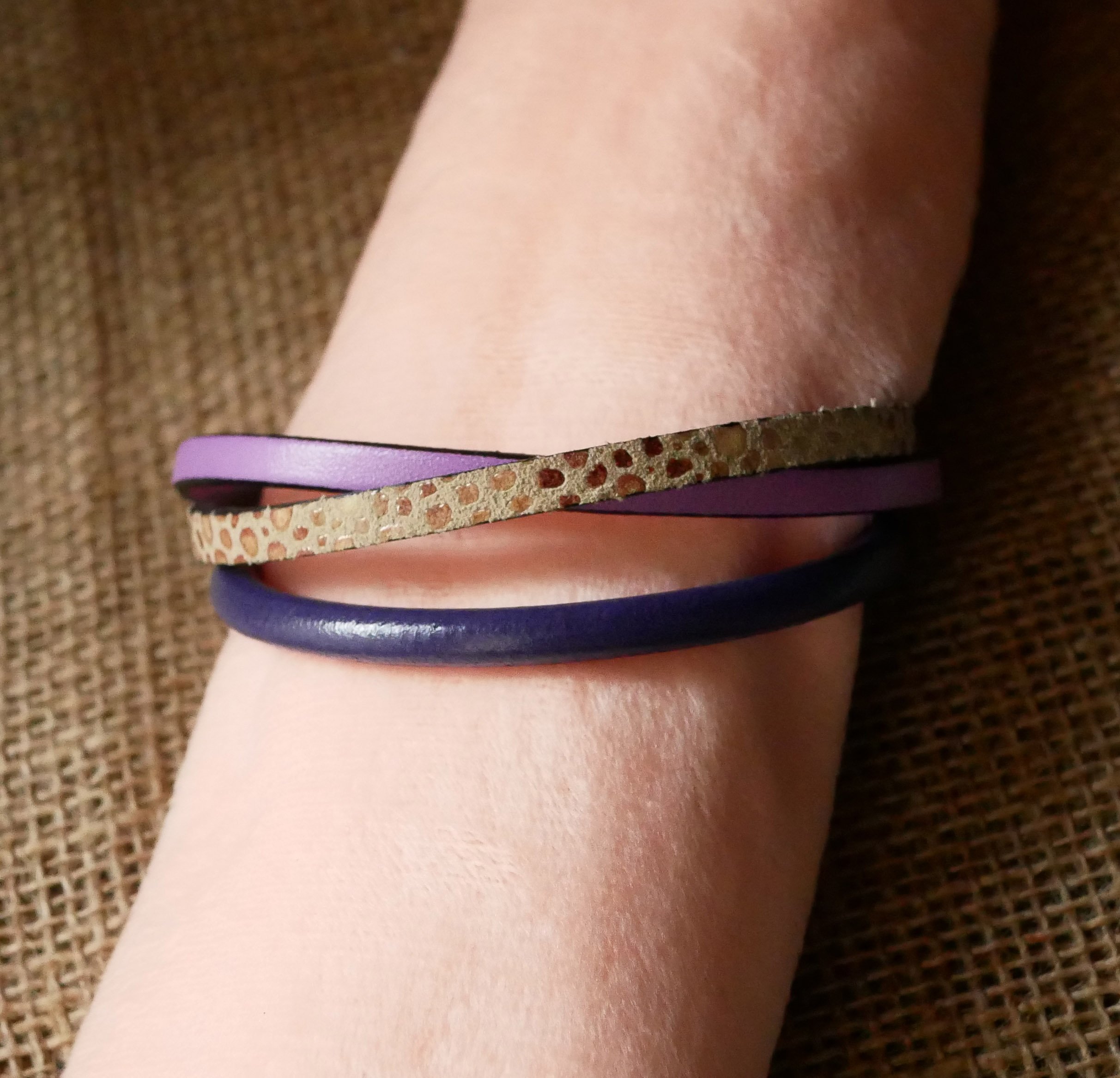 Bracelet manchette femme multi cuirs Violet et Doré