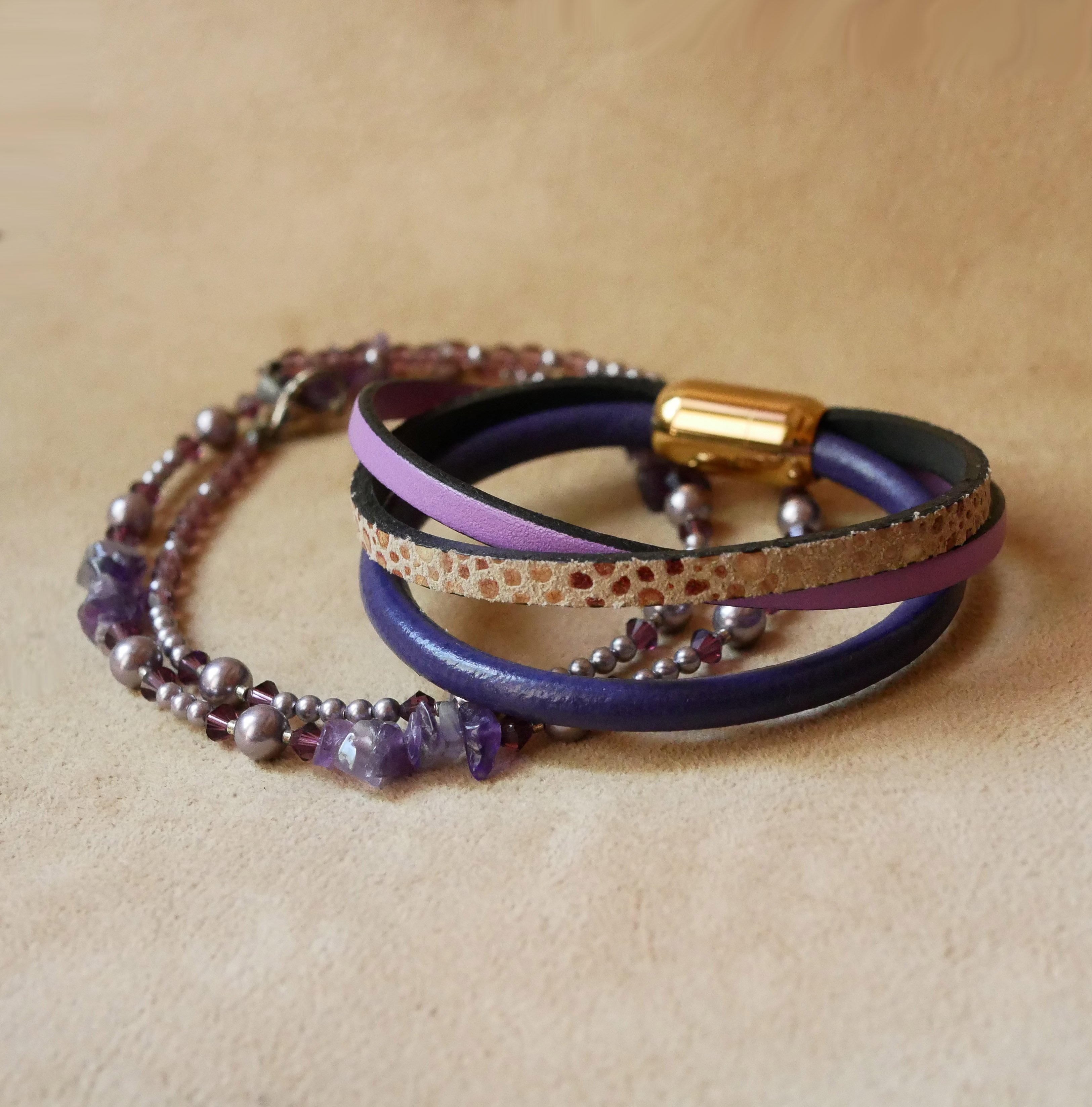 Bracelet manchette femme multi cuirs Violet et Dor&eacute;