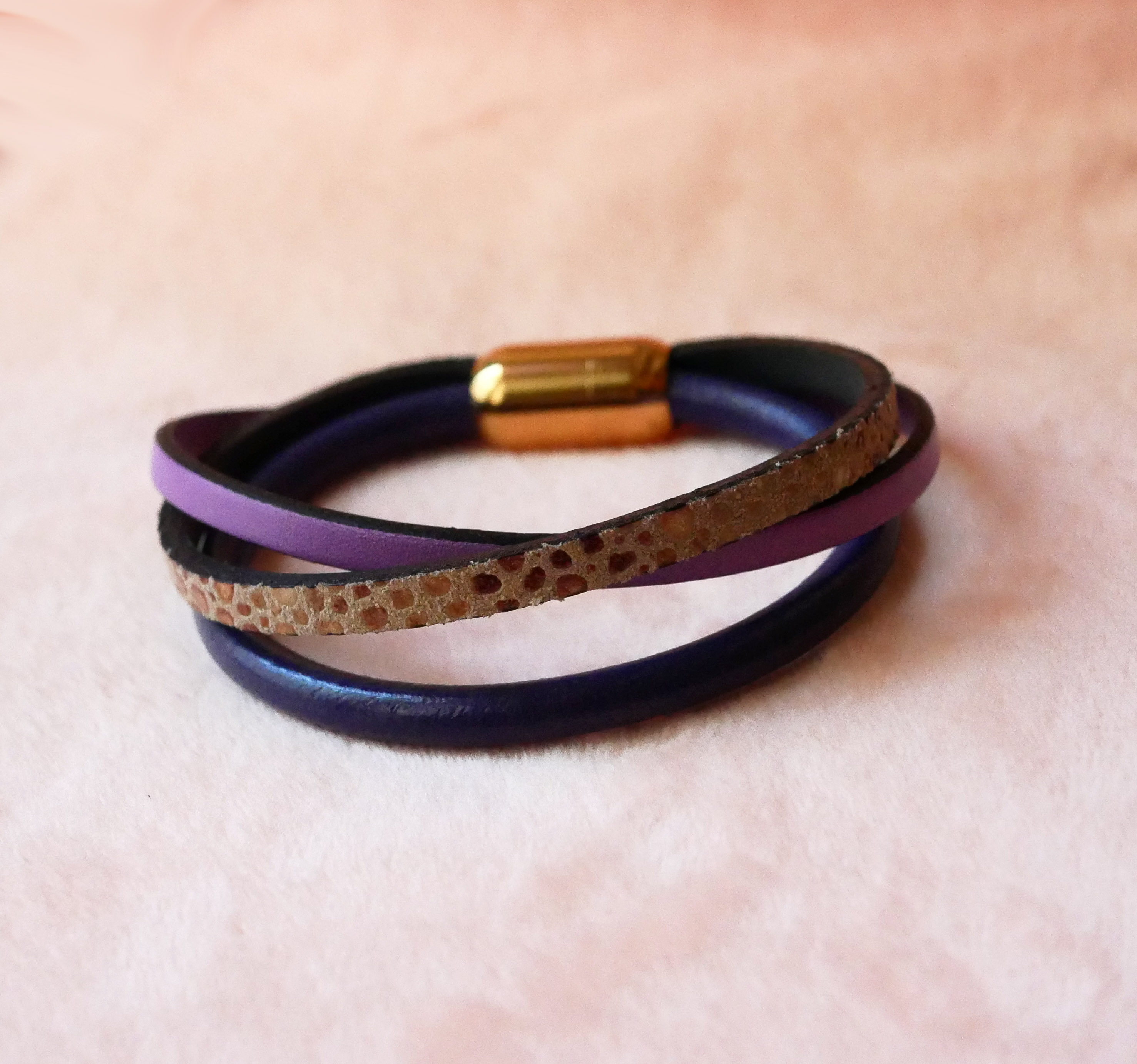 Bracelet manchette femme multi cuirs Violet et Doré