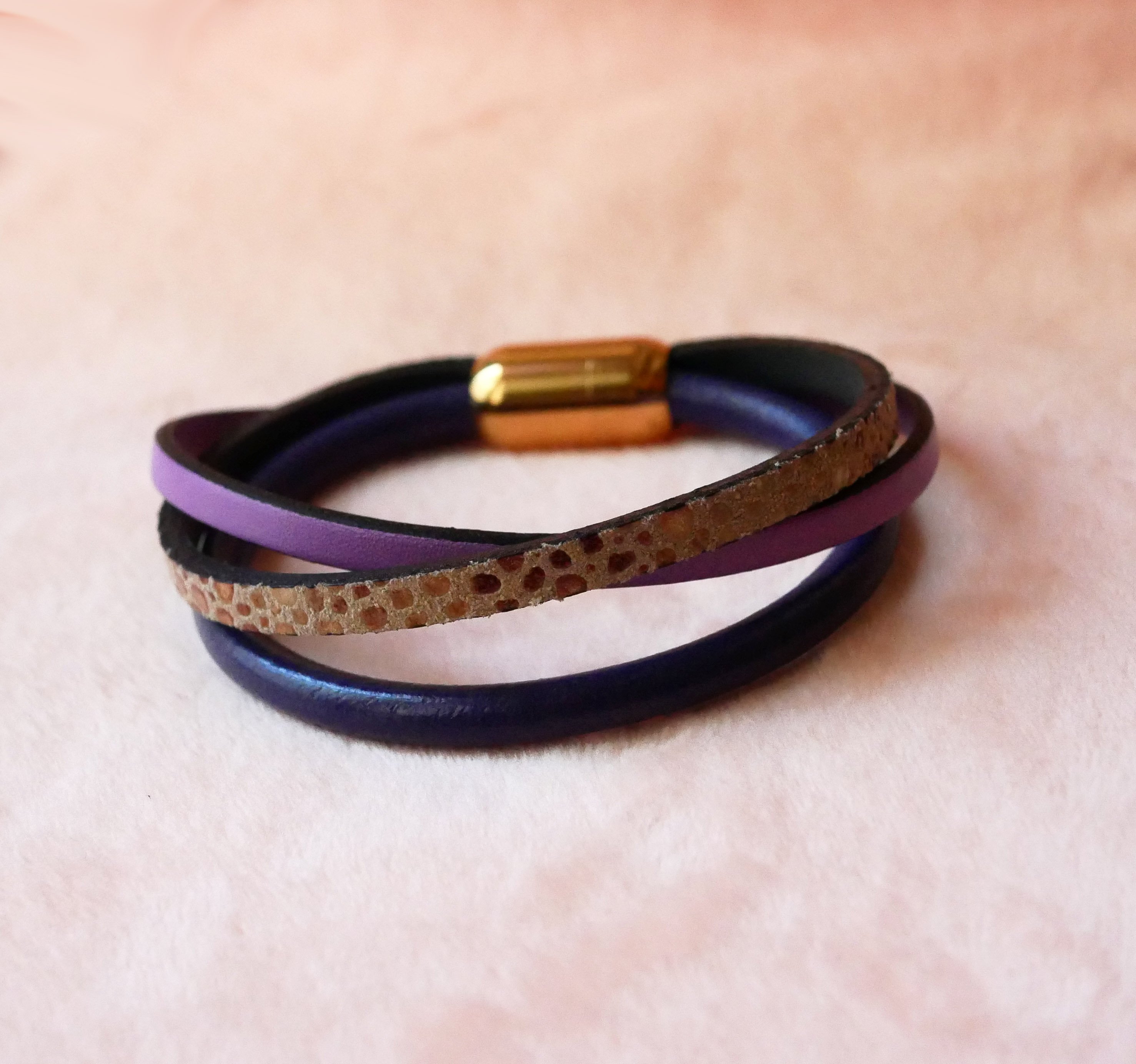 Bracelet manchette femme multi cuirs Violet et Doré