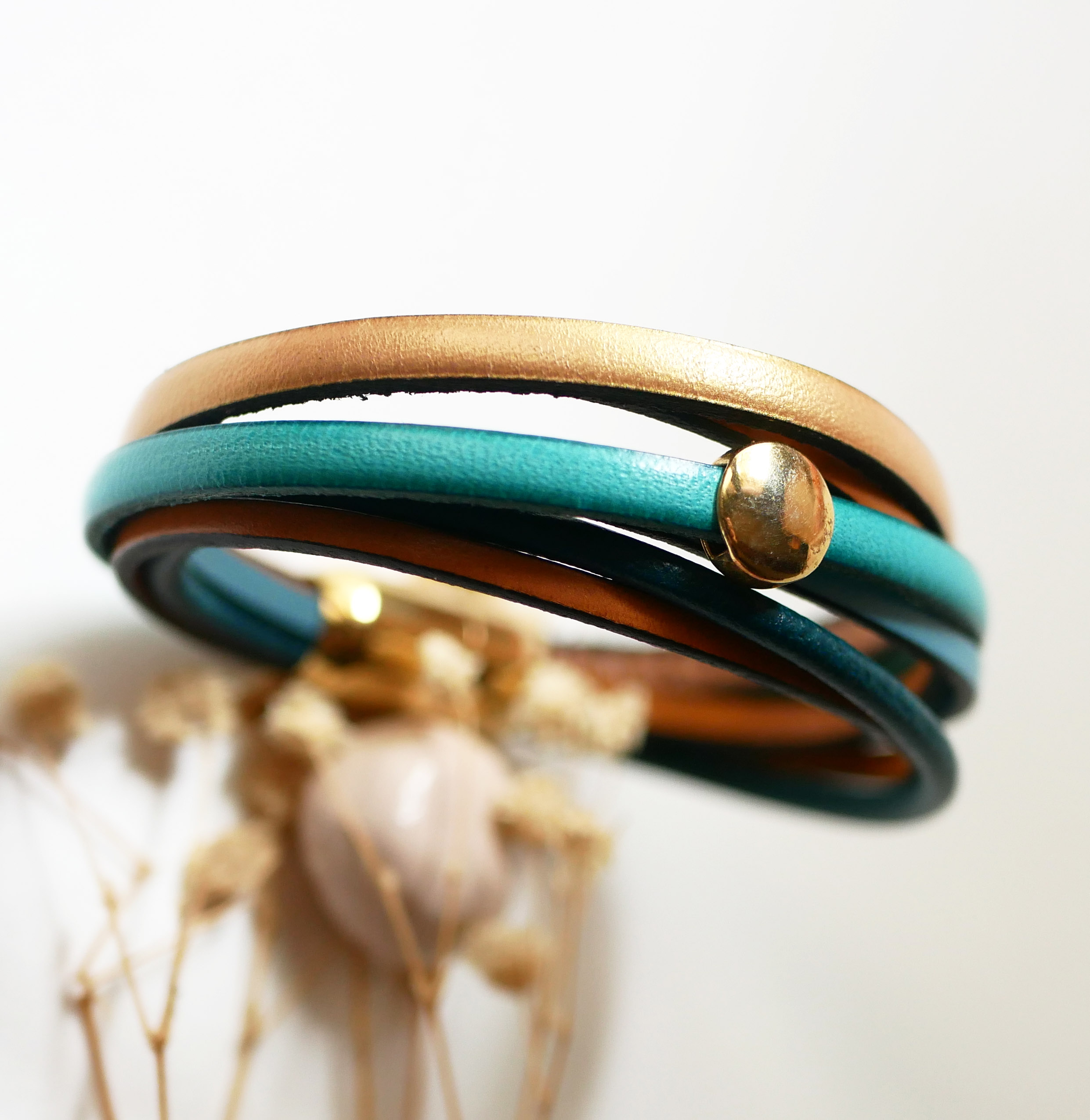 Bracelet manchette multi cuir pour femme tons bleus et doré