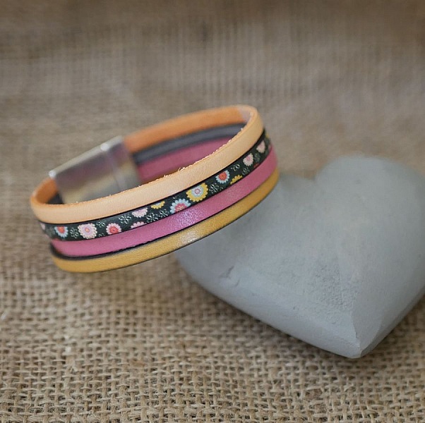 Bracelet manchette multi cuir couleurs acidul&eacute;es personnalisable 