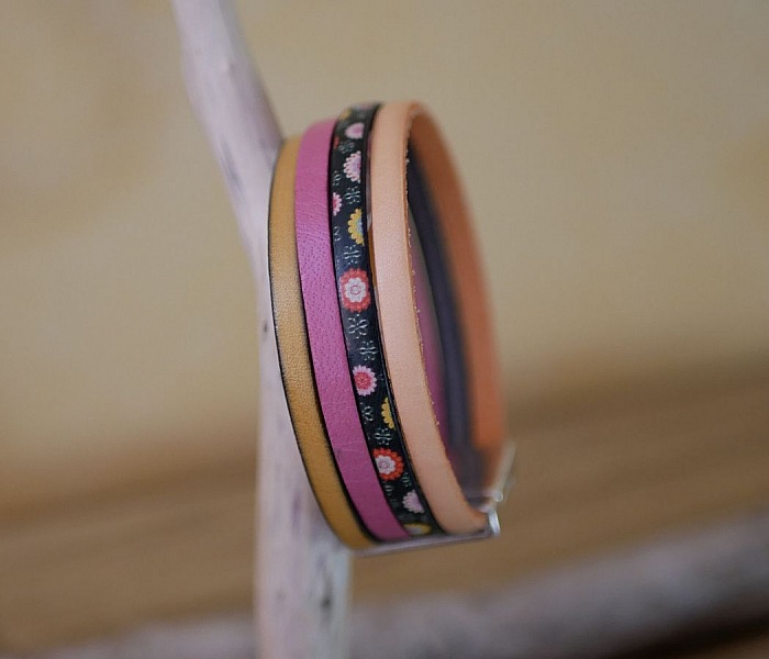 Bracelet manchette multi cuir couleurs acidul&eacute;es personnalisable 