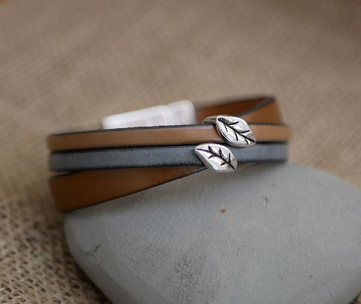 Bracelet manchette multi cuirs d&eacute;cor Feuilles fermoir magn&eacute;tique large