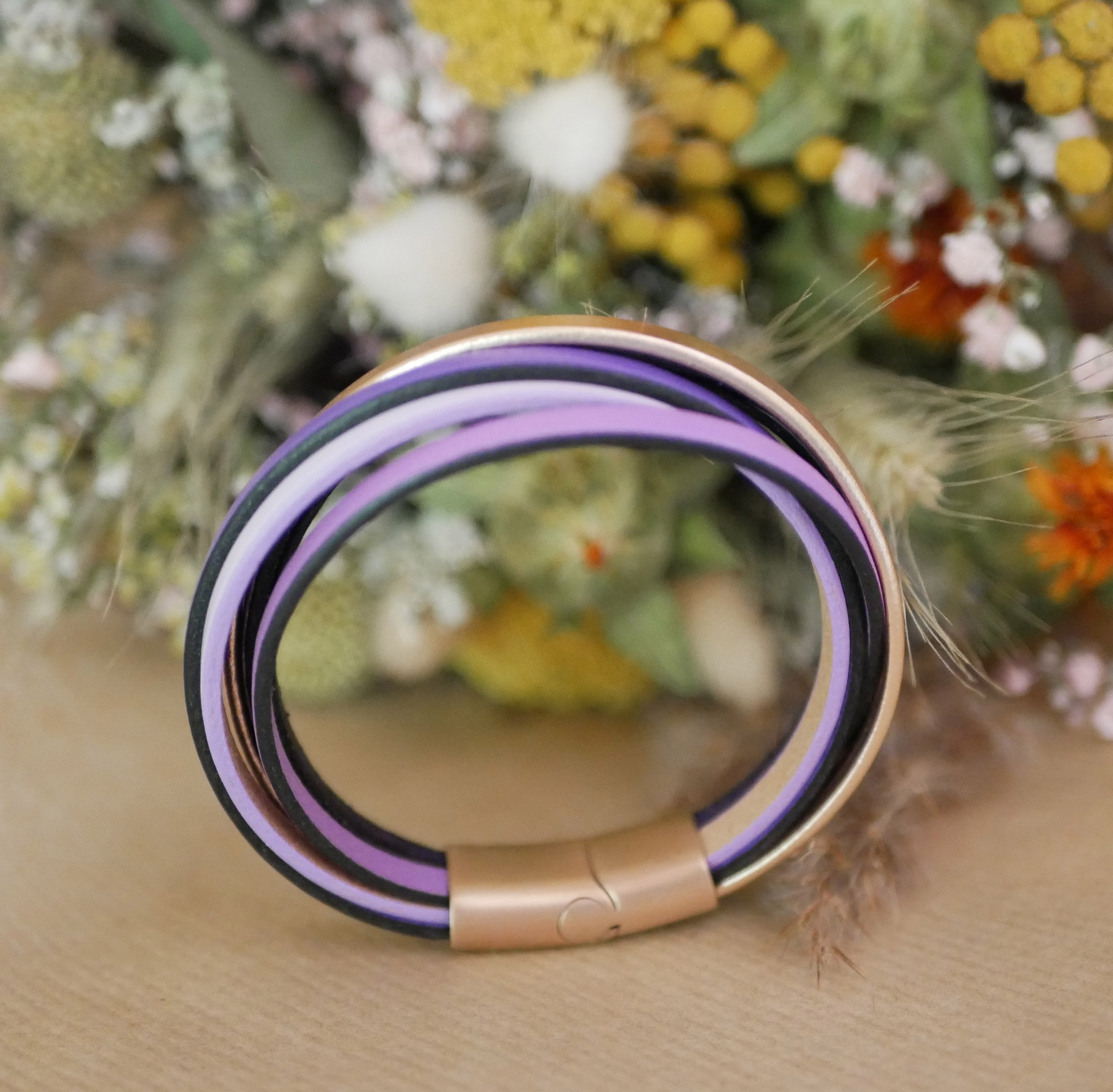 Bracelet manchette multi cuirs cama&iuml;eu de violet & or rose