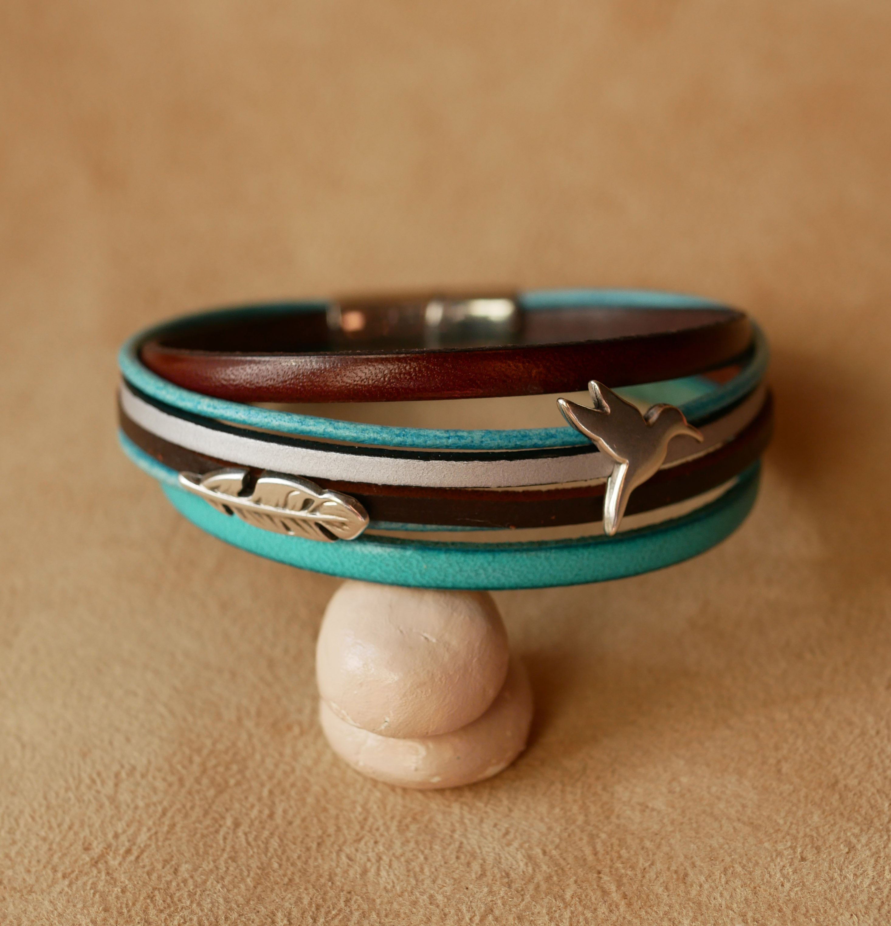 Bracelet manchette multi cuirs turquoise et marron aux 2 passants argentés