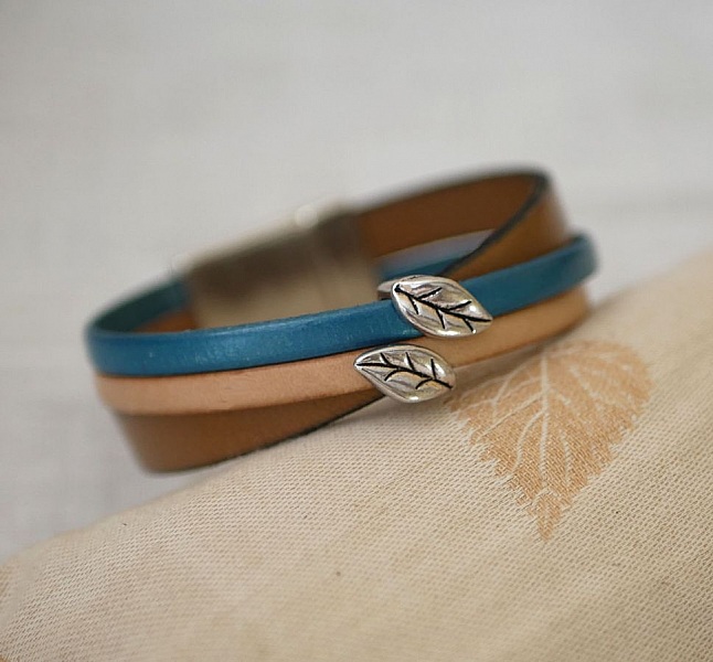 Bracelet manchette multi cuirs d&eacute;cor Feuilles fermoir magn&eacute;tique large