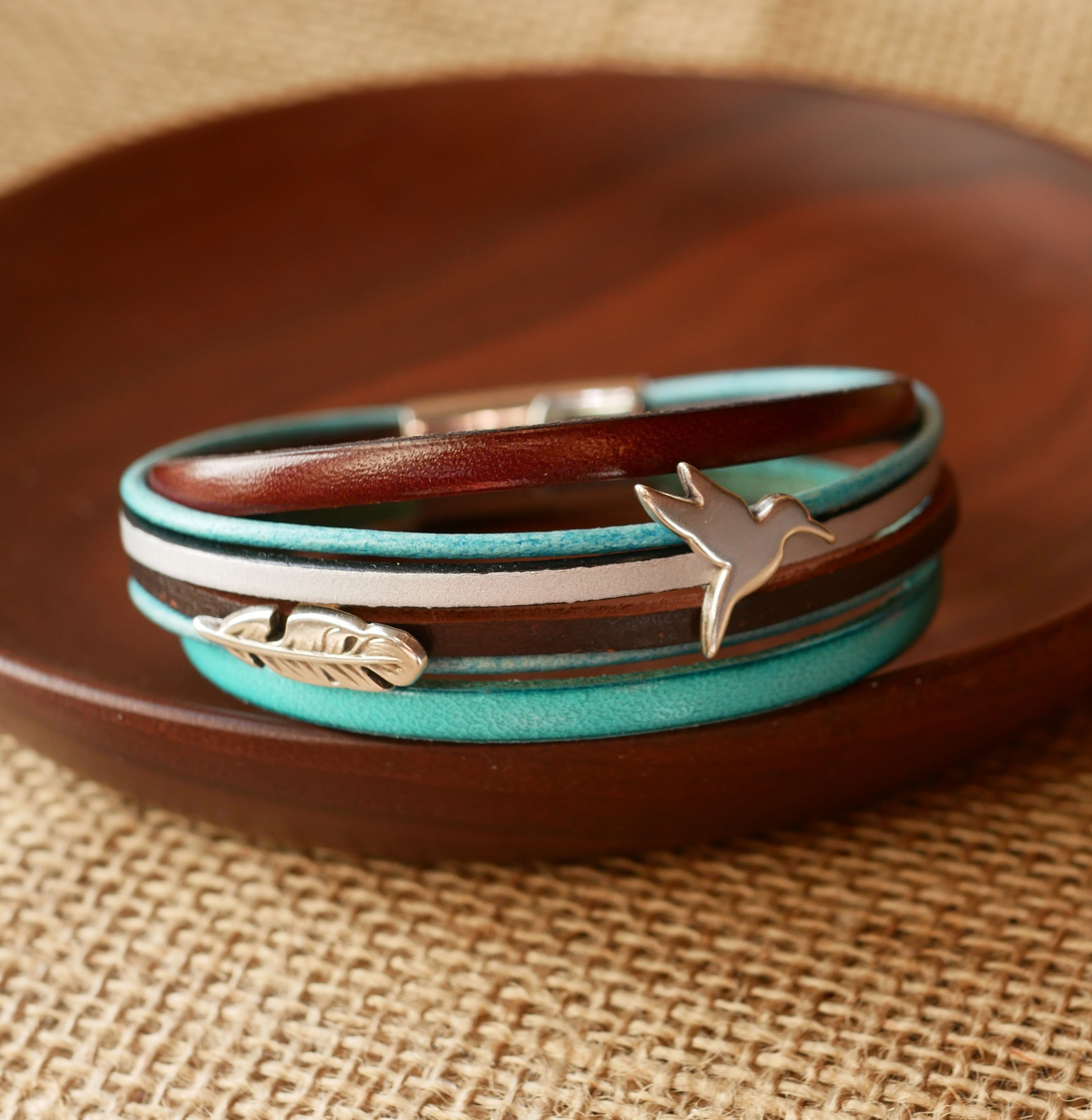 Bracelet manchette multi cuirs turquoise et marron aux 2 passants argentés
