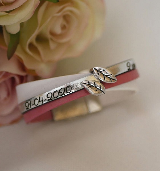 Bracelet manchette multi cuirs d&eacute;cor Feuilles fermoir magn&eacute;tique large