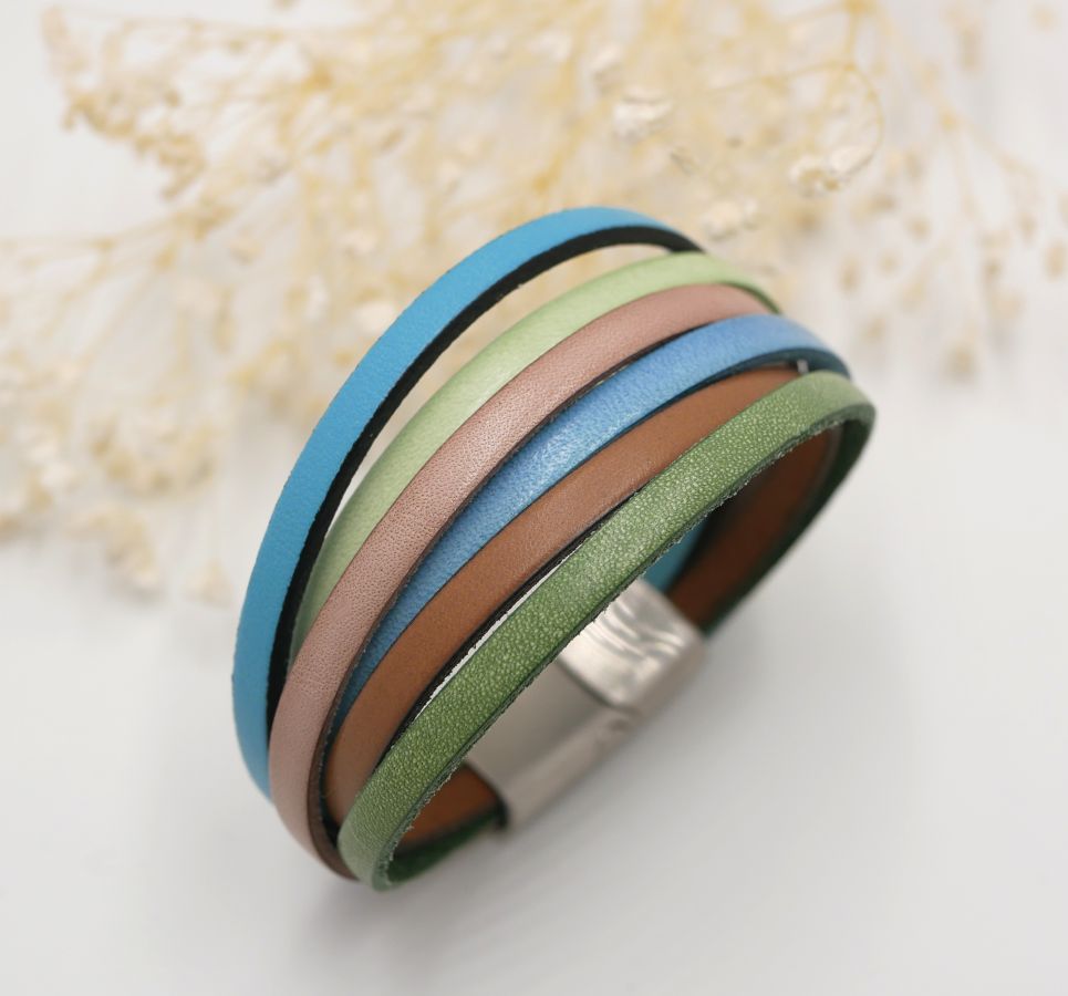 Bracelet manchette multi-cuirs coloris pastels