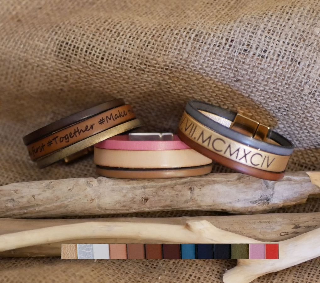 Bracelet manchette à personnaliser couleurs des cuirs et message gravé