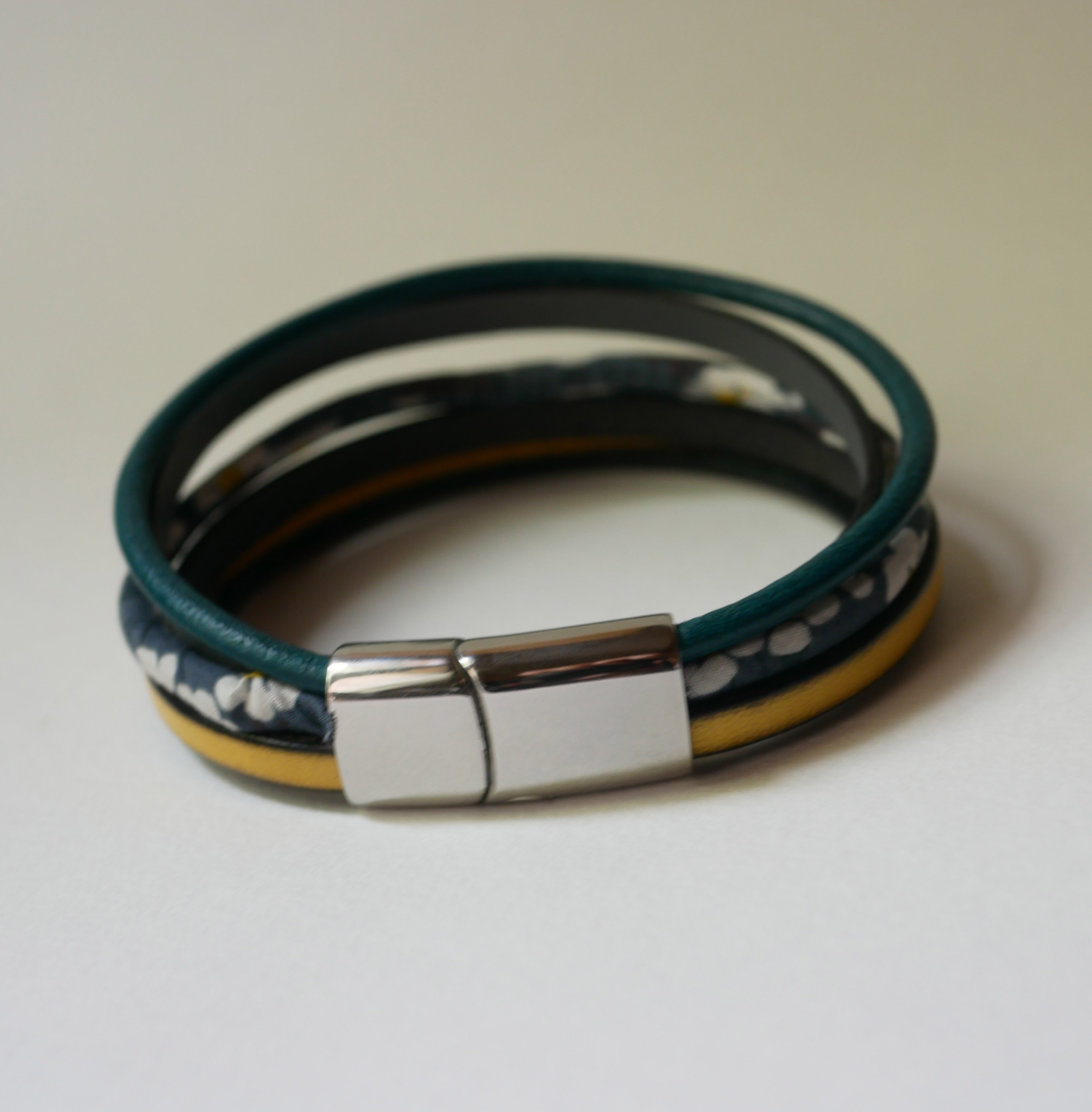 Bracelet manchette multi-rangs cuirs et cordon Liberty gris anthracite