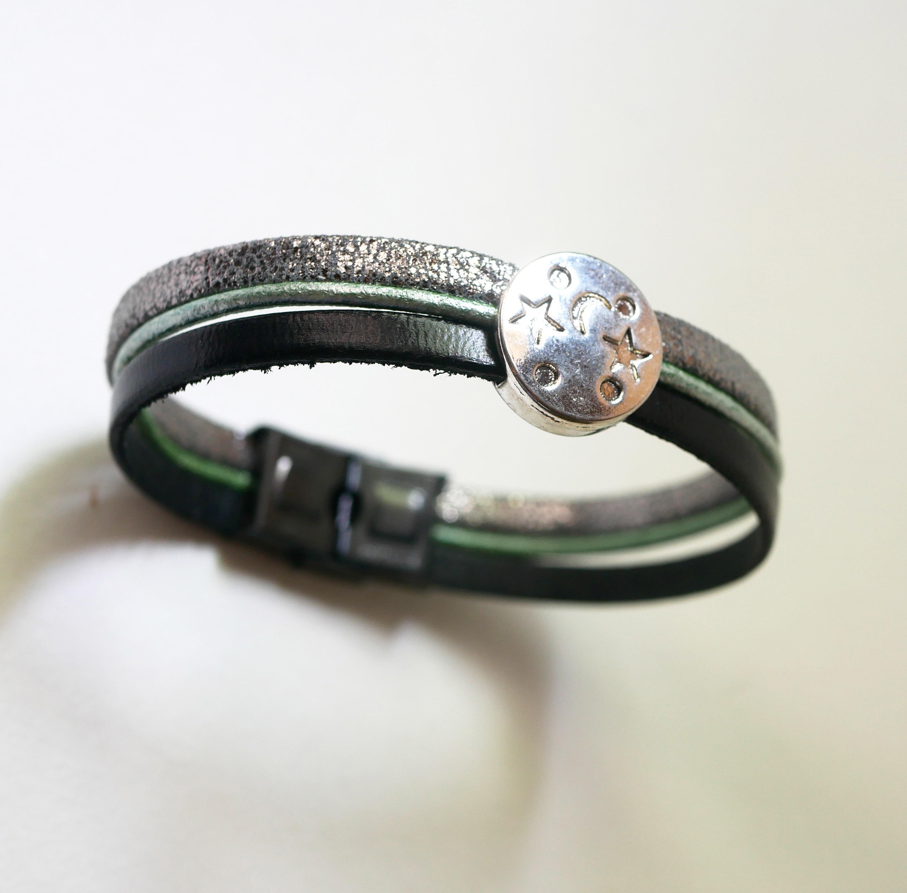Bracelet multi-liens de cuir cabochon Lune étoiles argenté, vert et noir
