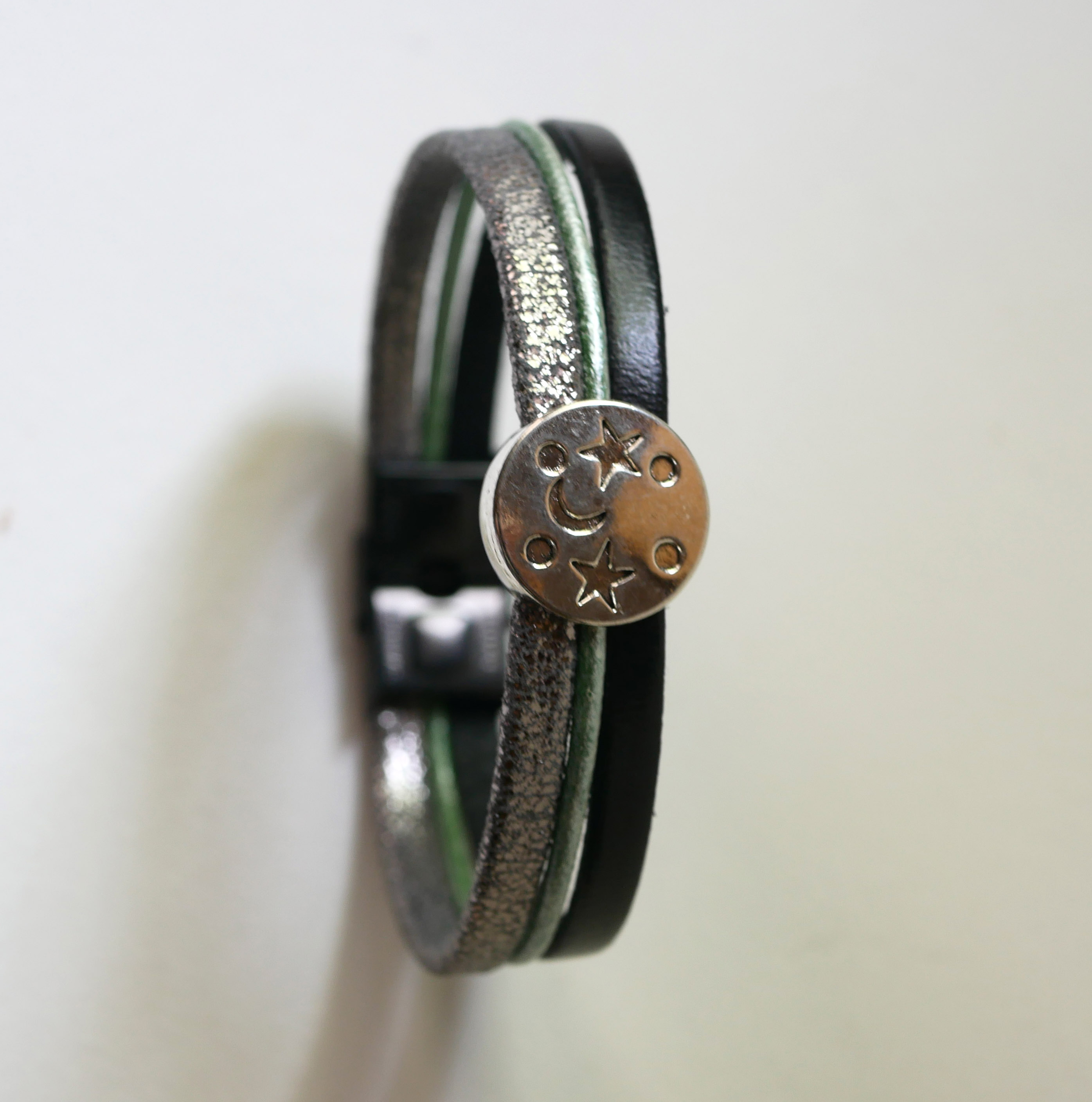 Bracelet multi-liens de cuir cabochon Lune étoiles argenté, vert et noir