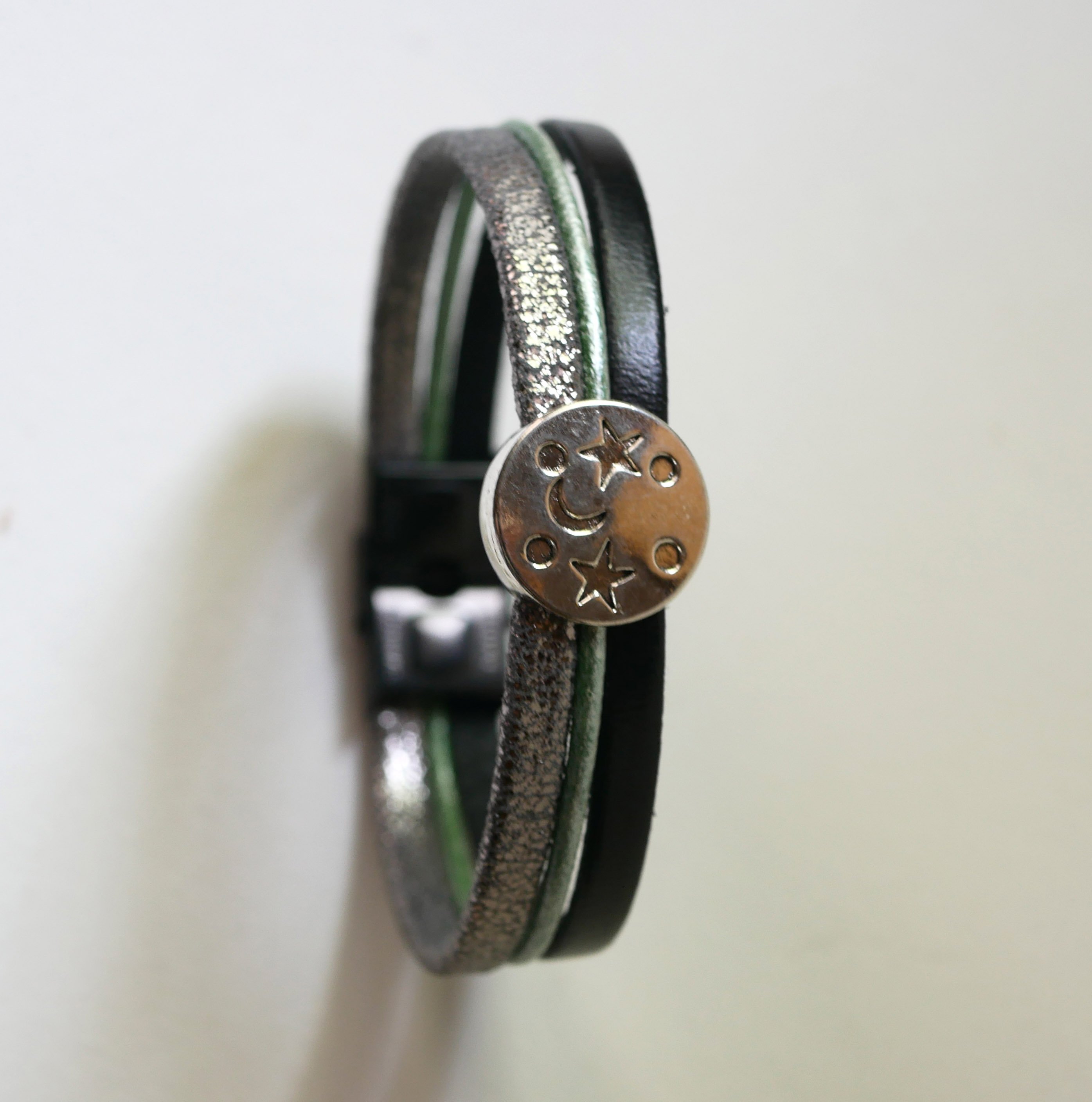 Bracelet multi-liens de cuir cabochon Lune étoiles argenté, vert et noir