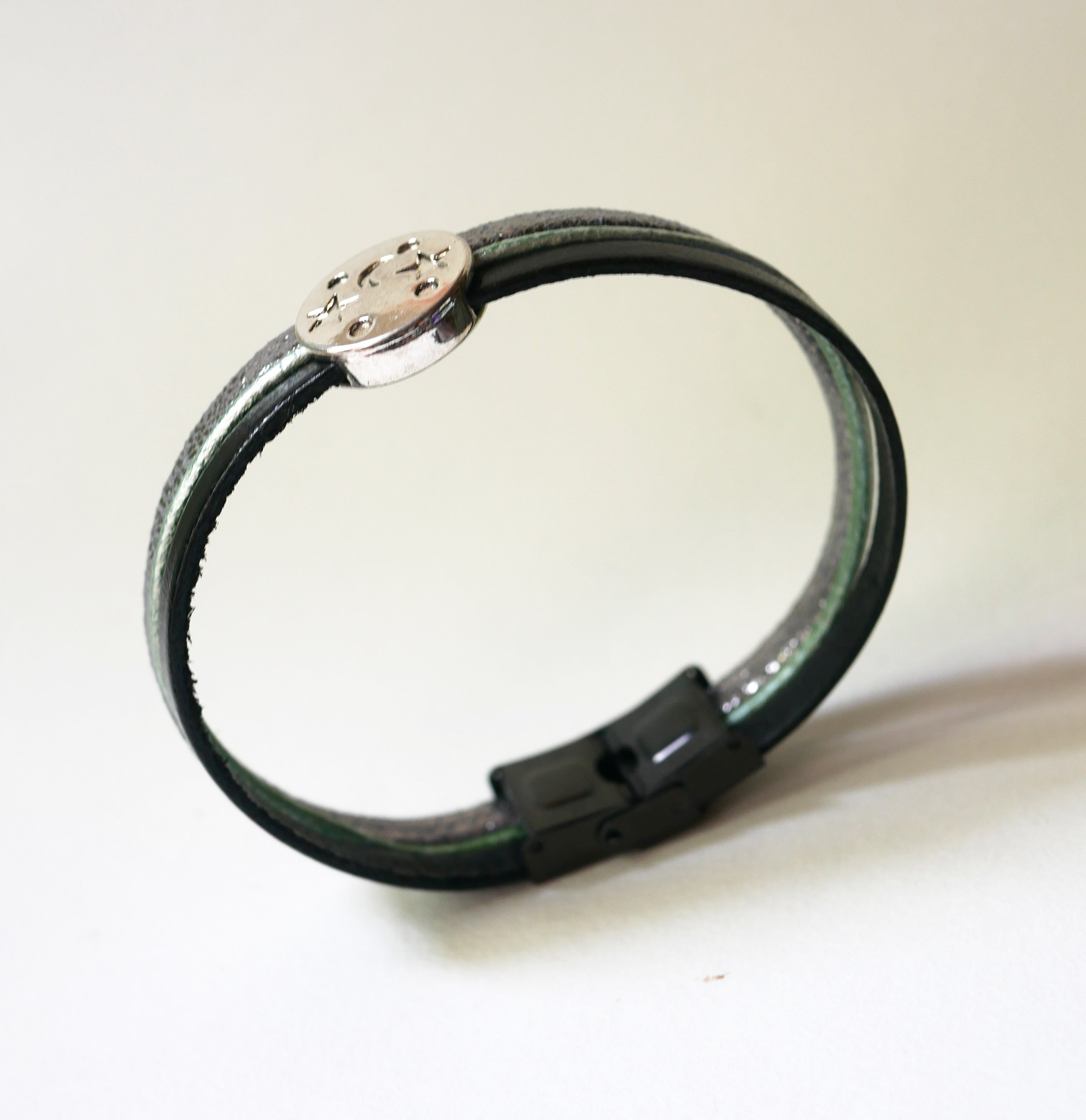 Bracelet multi-liens de cuir cabochon Lune étoiles argenté, vert et noir