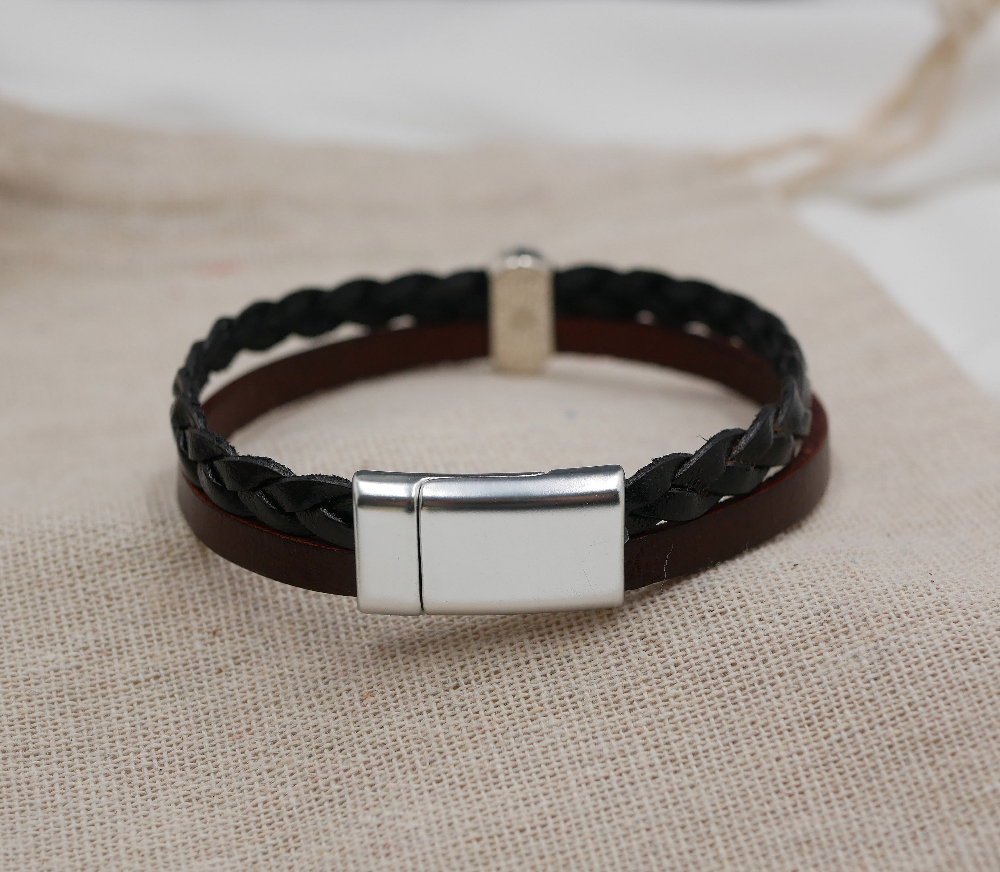 Bracelet m&eacute;daillon duo cuir tress&eacute; noir et marron vintage fermoir magn&eacute;tique