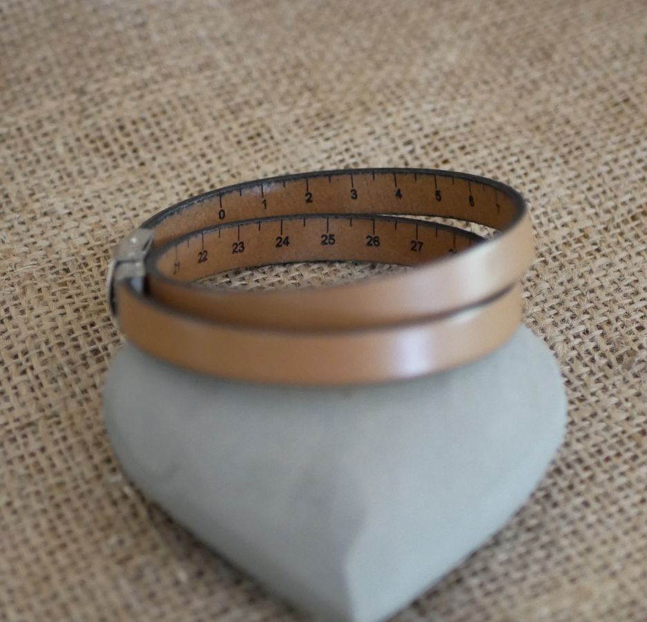 Bracelet Mètre en cuir double tour personnalisable avec fermoir ajustable