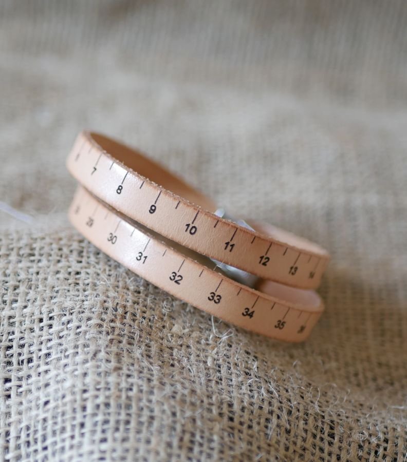 Bracelet Mètre en cuir double tour personnalisable avec fermoir ajustable