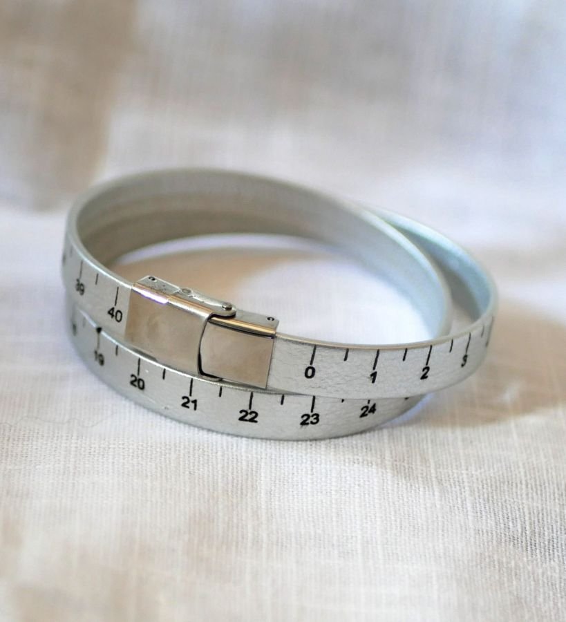 Bracelet Mètre en cuir double tour personnalisable avec fermoir ajustable