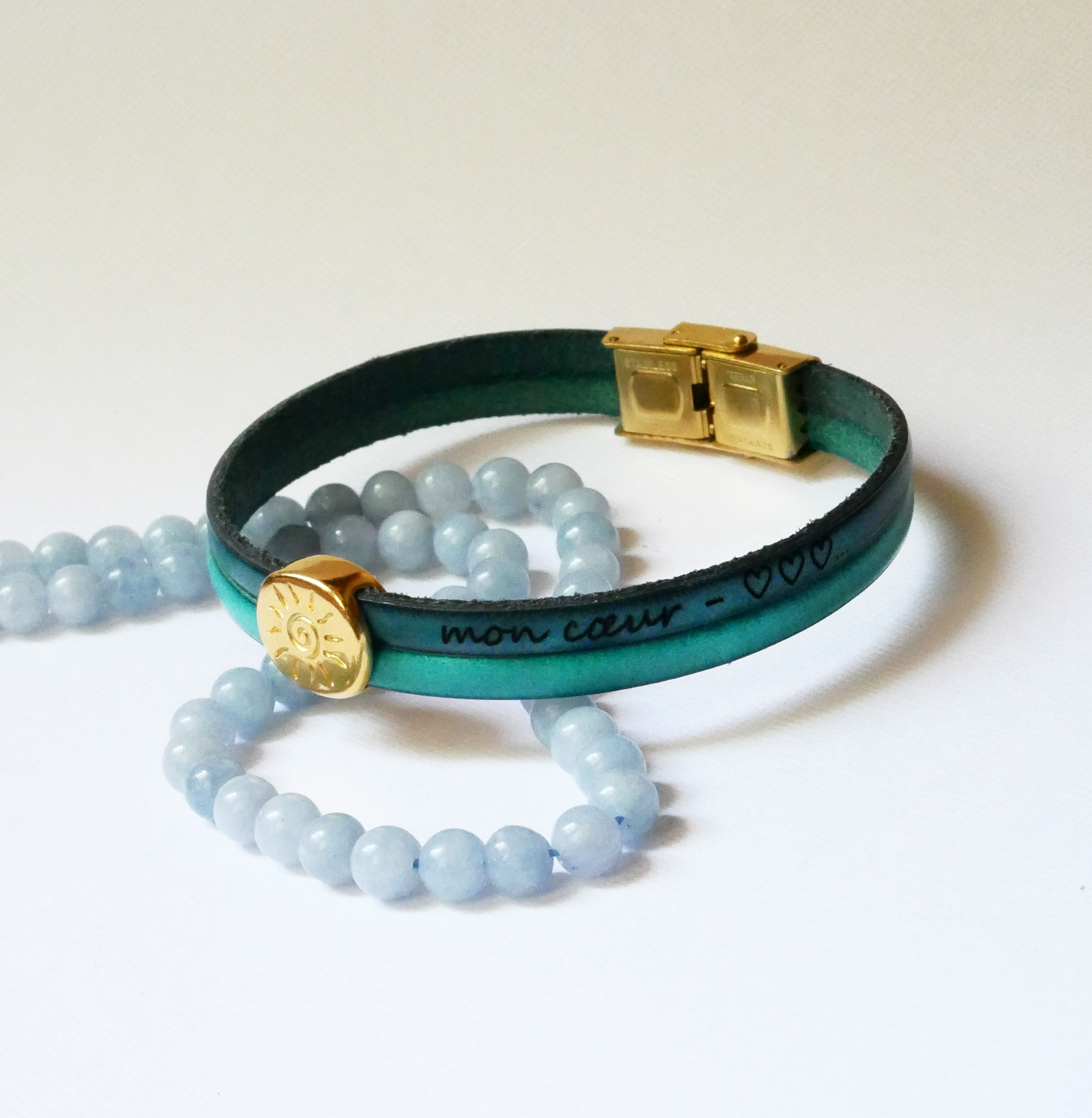 Bracelet au passant doré Soleil sur duo de cuirs à personnaliser et graver